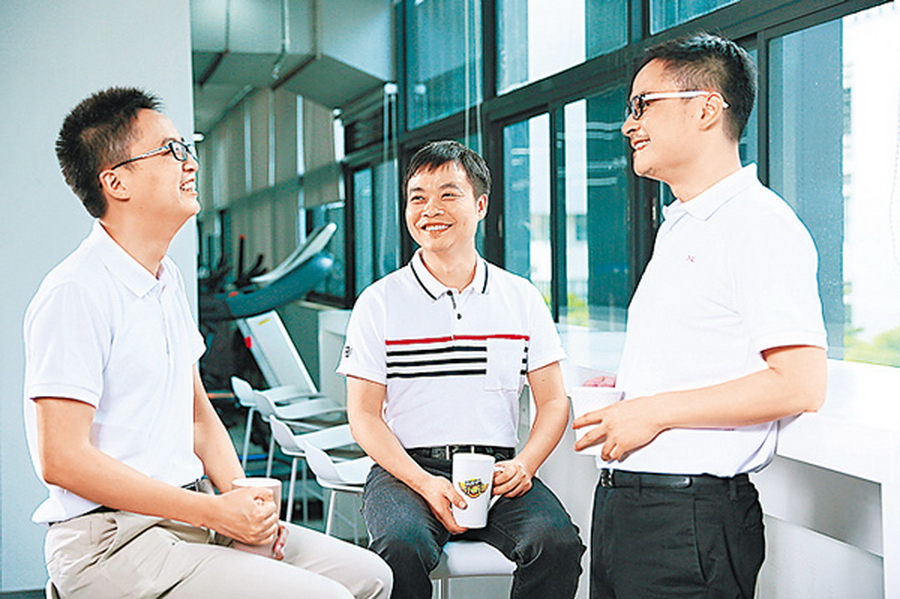 小鵬汽車的高管團隊包括董事長兼首席執行官何小鵬（中）、聯合創始人兼總裁夏珩（左）及聯合創始人兼副總裁何濤（右）。（受訪者提供圖片）