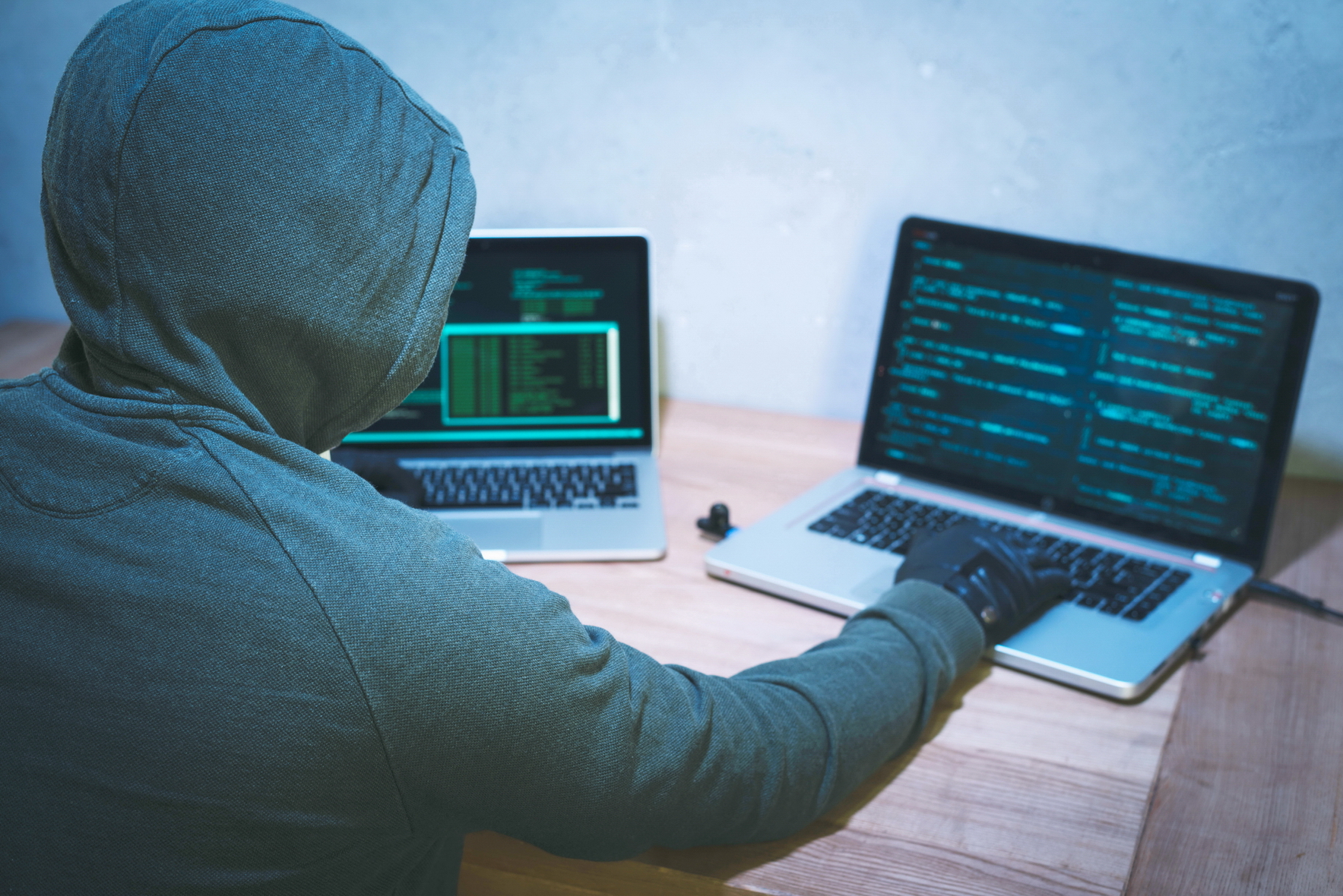 兩名來自烏克蘭的黑客，半年內偷看了157份業績，被控電腦詐騙、電滙欺詐和串謀罪。（Freepik網上圖片）