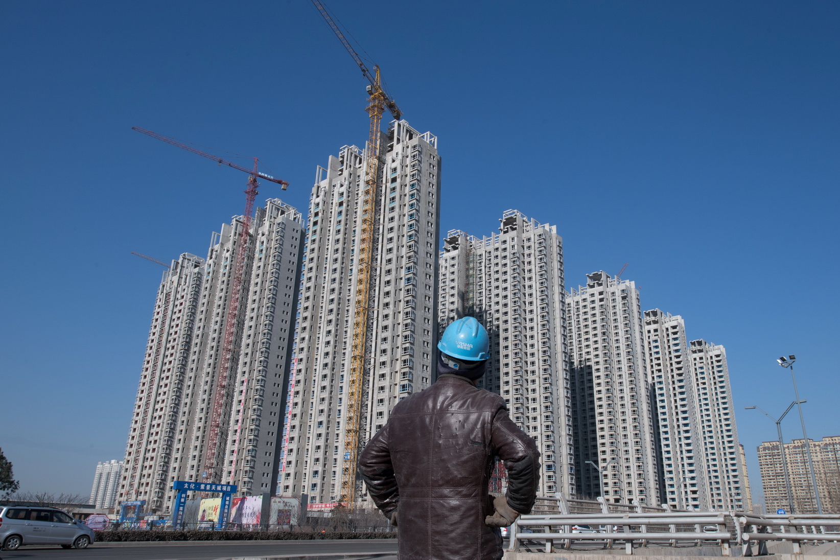 中國城市樓價高，長租公寓的業主，往往是把一整棟租下來。（中新社資料圖片）