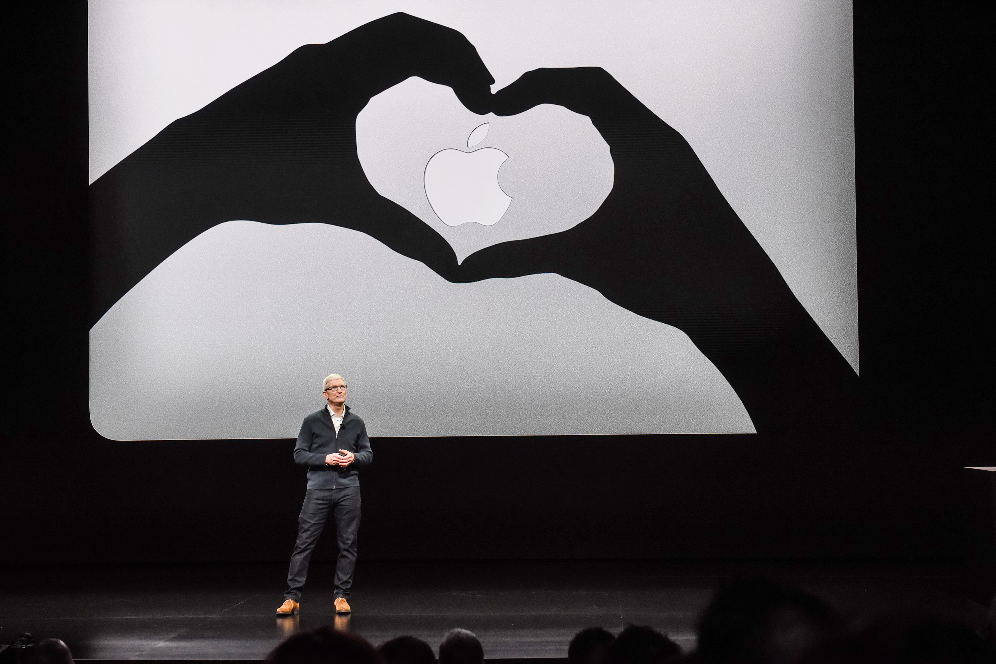 蘋果現任CEO Tim Cook公布因為新款iPhone系列銷售下跌，需要發出業績盈警。（法新社資料圖片）