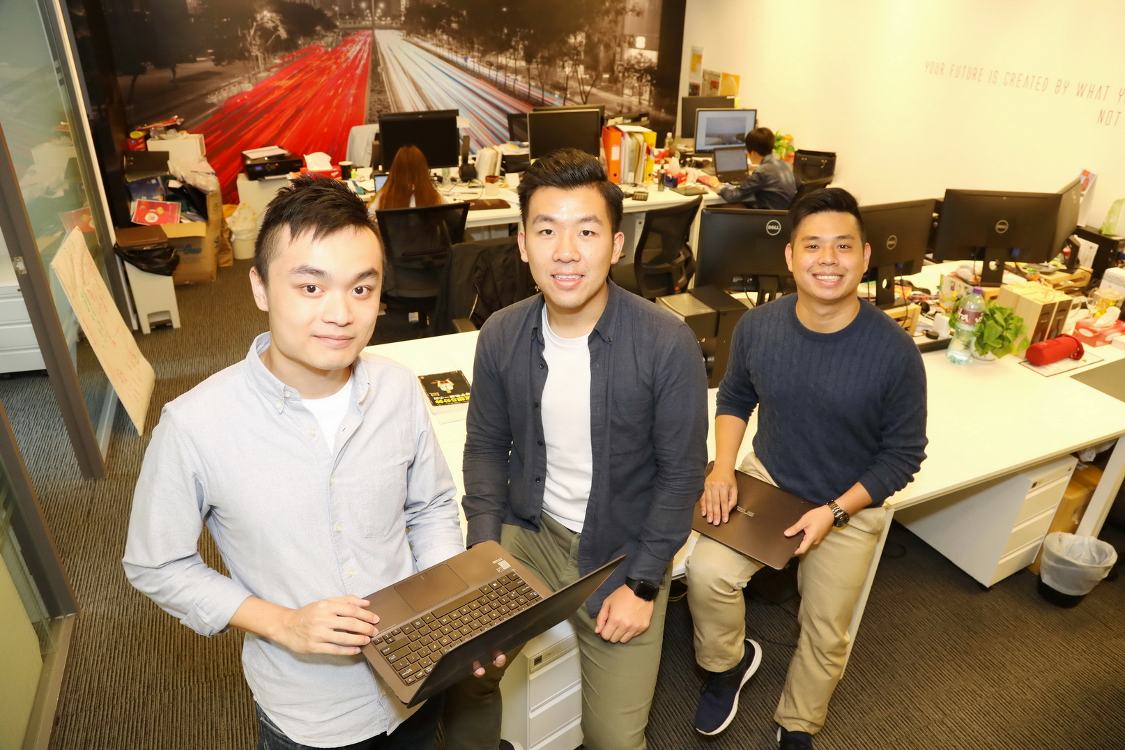 （左起）Cloudbreakr創辦人及行政總裁王江源，Cloudbreakr創辦人、市場總監蕭進熙，Cloudbreakr業務分析及董事陳慶達。（何澤攝）