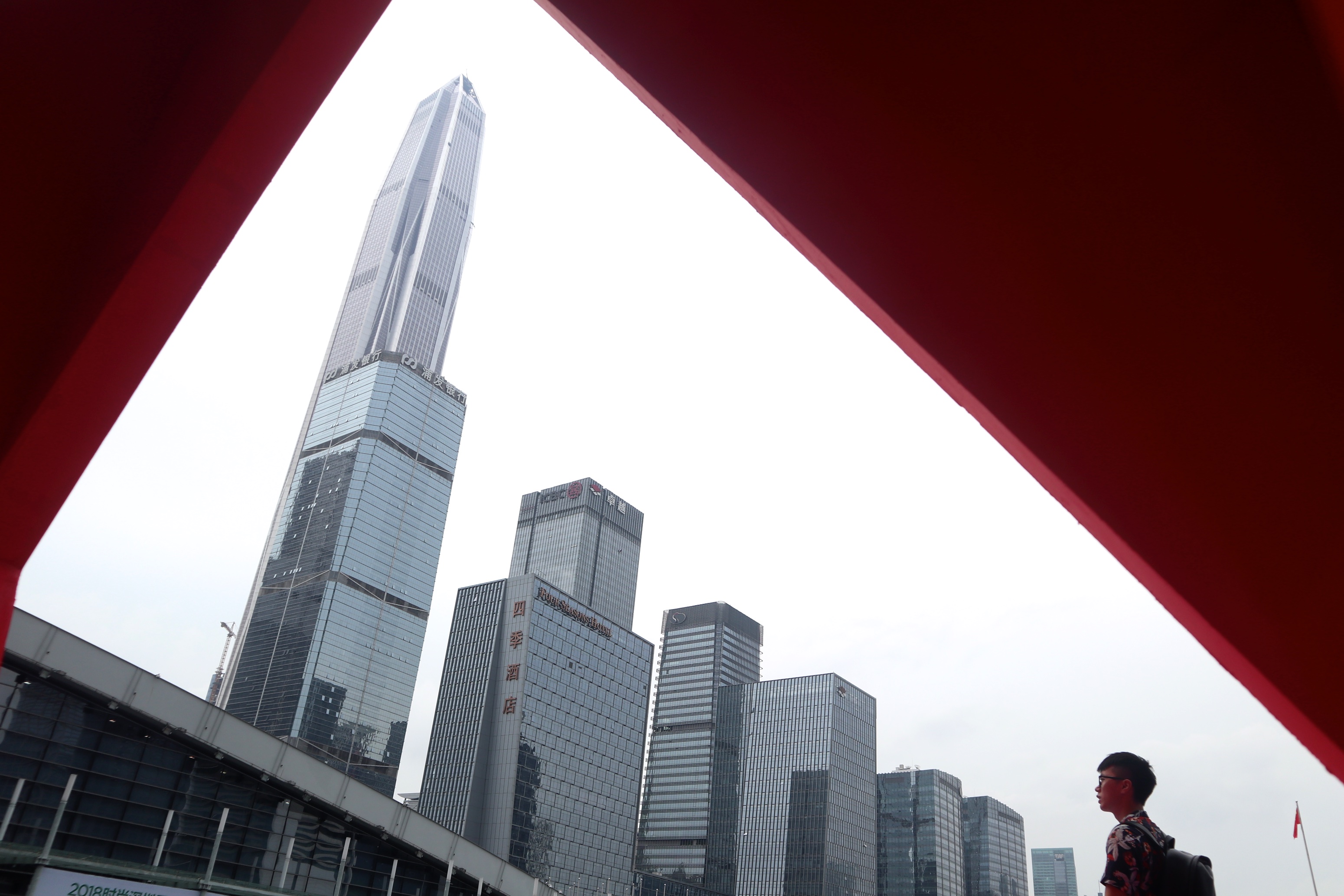 香港年輕人普遍贊同大灣區9個內地城市在市場空間、累積工作經驗，以及事業發展機會具吸引力，近半人更對創業持正面想法。（中新社資料圖片）