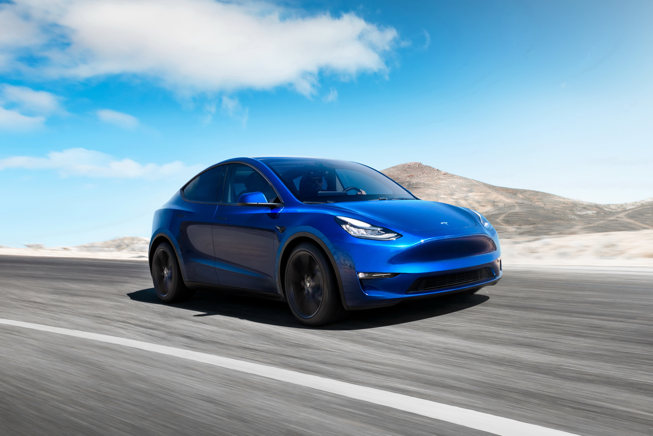 特斯拉最新車款Model Y共有4個版本，最大特色是車頂的玻璃天窗。（Tesla官方圖片）