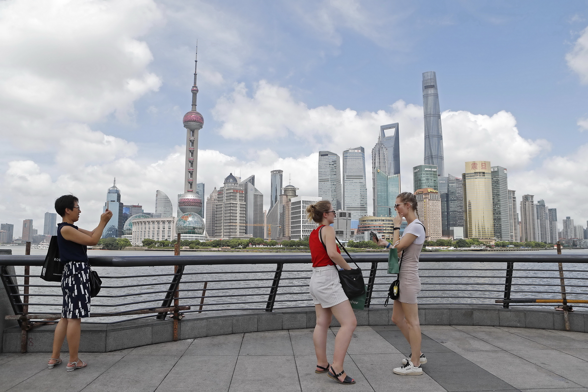 上海科創板規則是內地市場改革試點，包括註冊制、以詢價定價，撤去23倍市盈率上限。（中新社資料圖片）