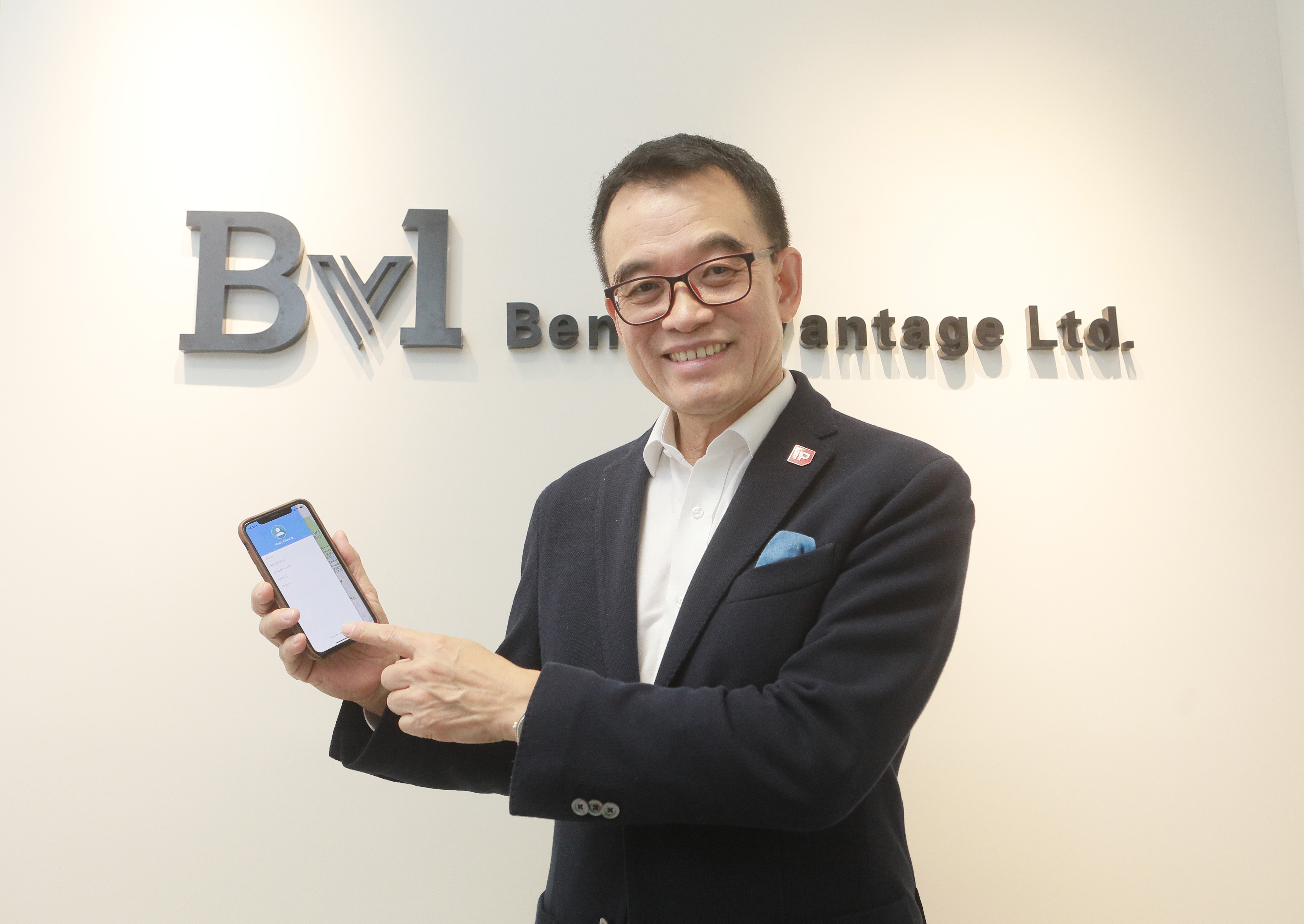 BVL創辦人兼總裁張立申稱，用戶在電訊商「上台」時必須以實名登記，令他想到藉手機SIM卡的IP地址進行網上認證身份。（黃勁璋攝）