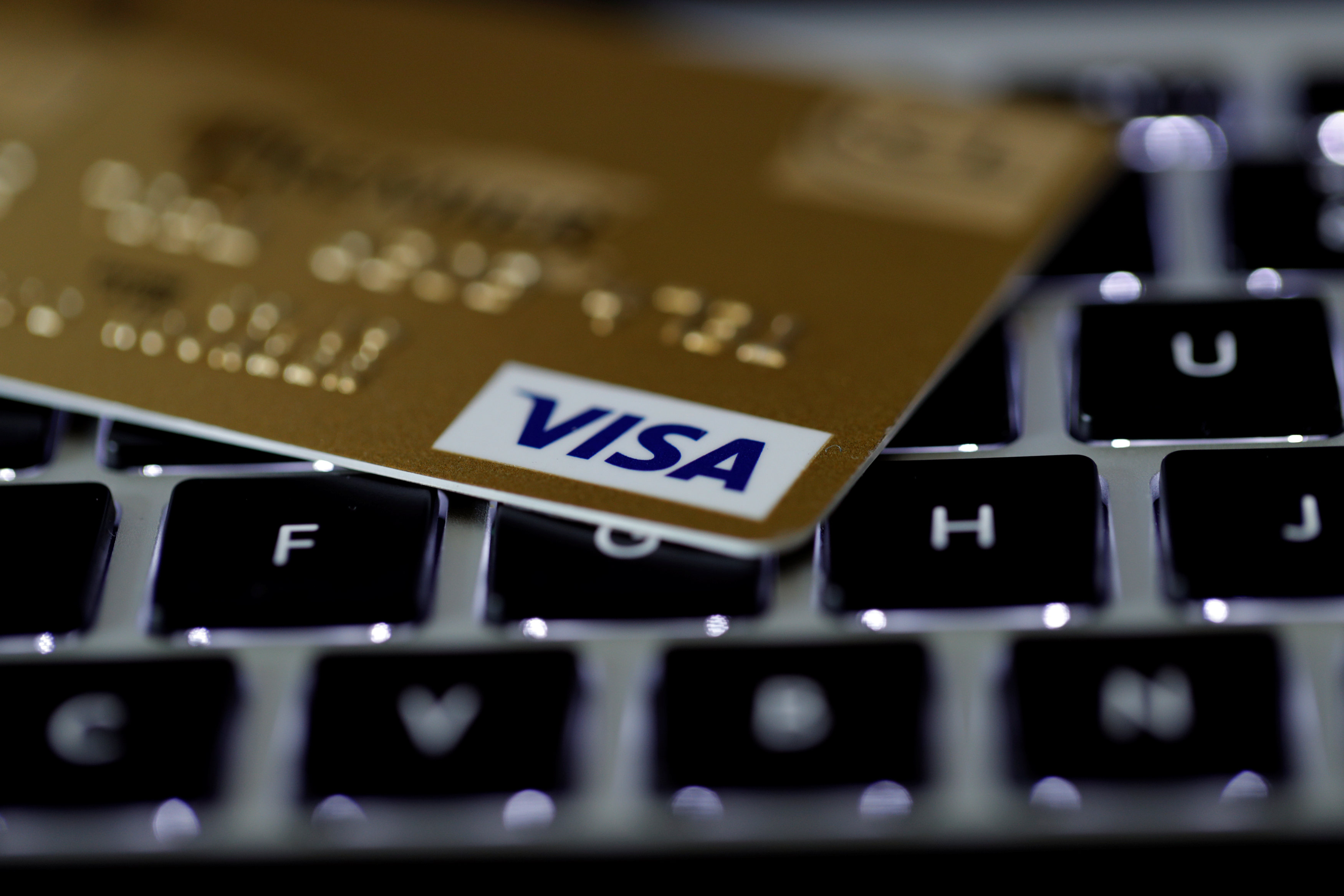 一般商戶在簽訂信用卡商戶條款時，在遭遇使用假卡的情況下，商戶通常都須負上全部責任，這些看來不平等的條約，現時伸延至網上商店。（路透社圖片）