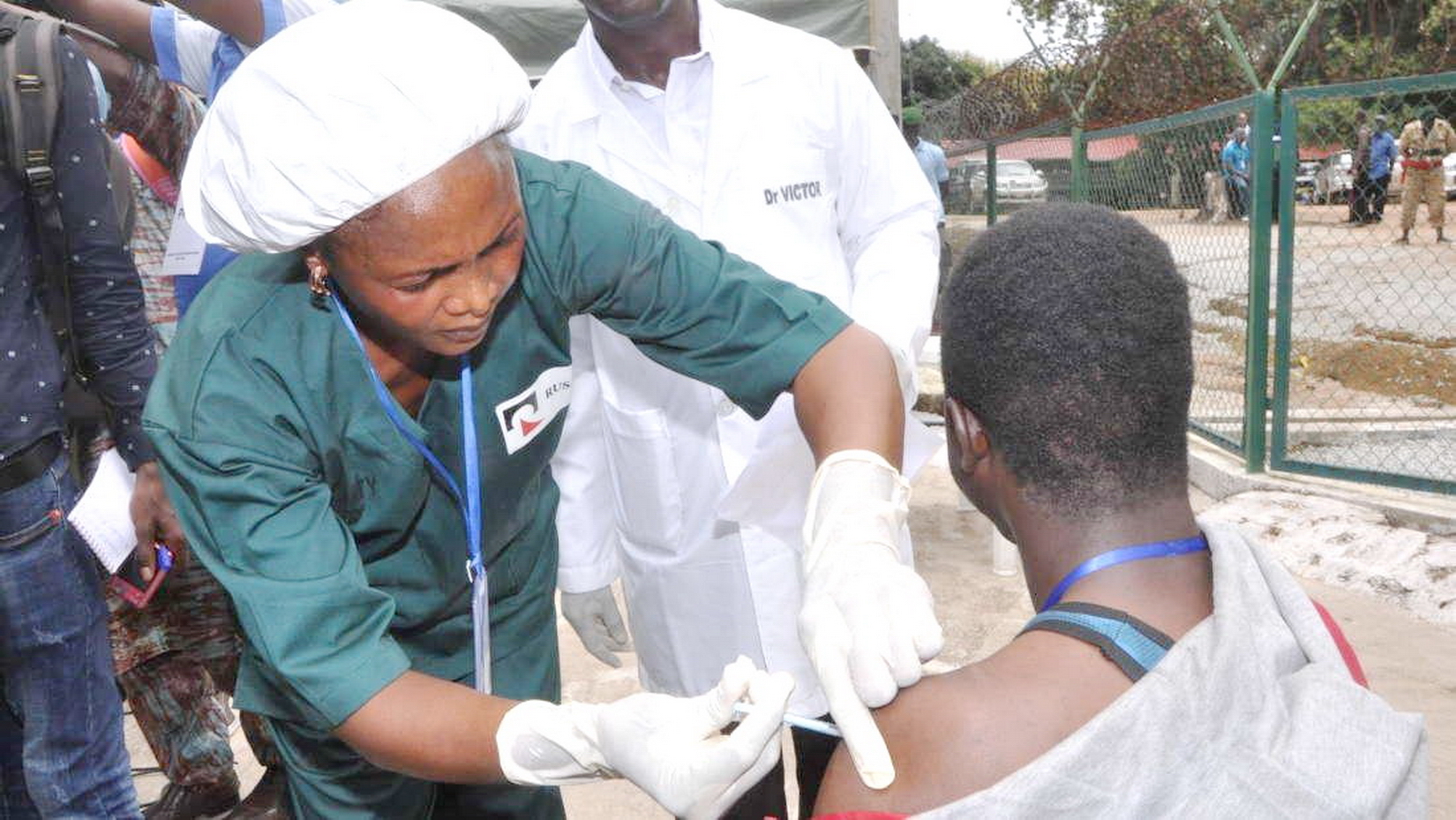 數年前西非多國爆發伊波拉疫情，默沙東把新研發藥物贈送非洲國家，以阻止病毒擴散。（默沙東圖片）