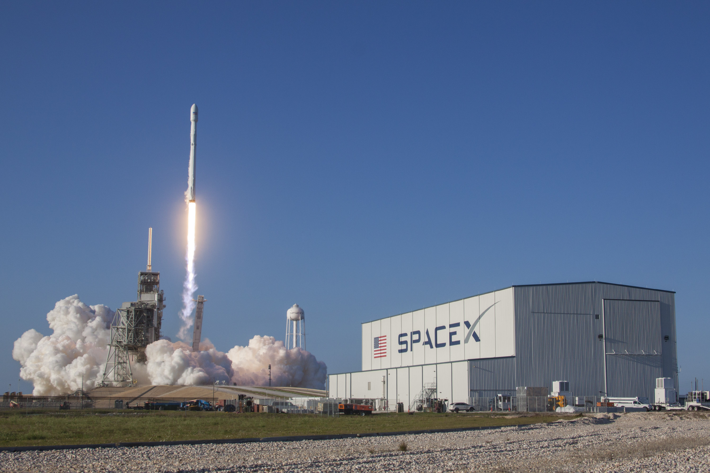 Space X「獵鷹9號」火箭可把Starlink衞星送上預定軌道。（Space X網上圖片）