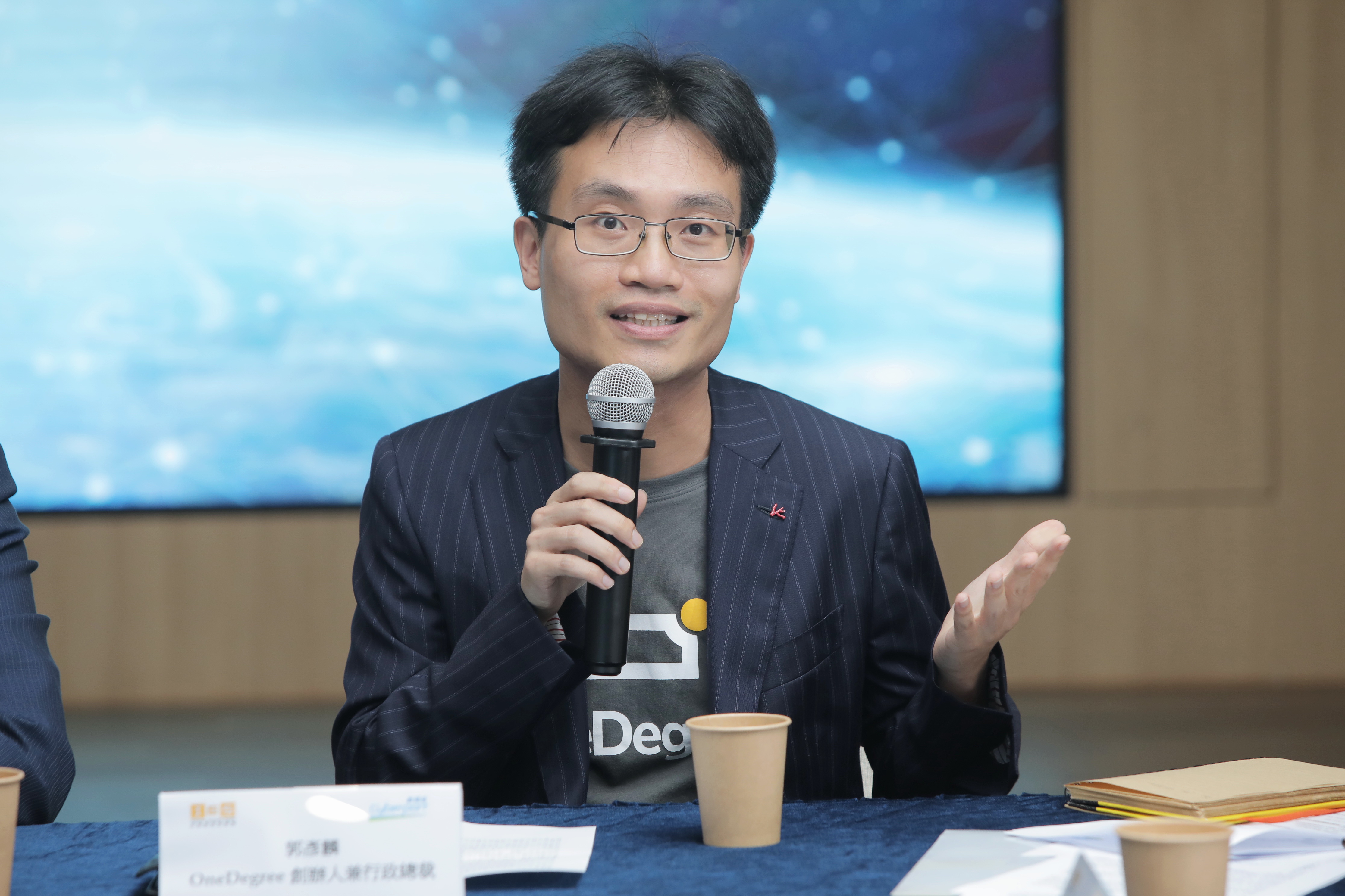 郭彥麟表示，公司並不是要和傳統保險公司正面競爭，而是希望藉由共同合作一起進步。（黃俊耀攝）