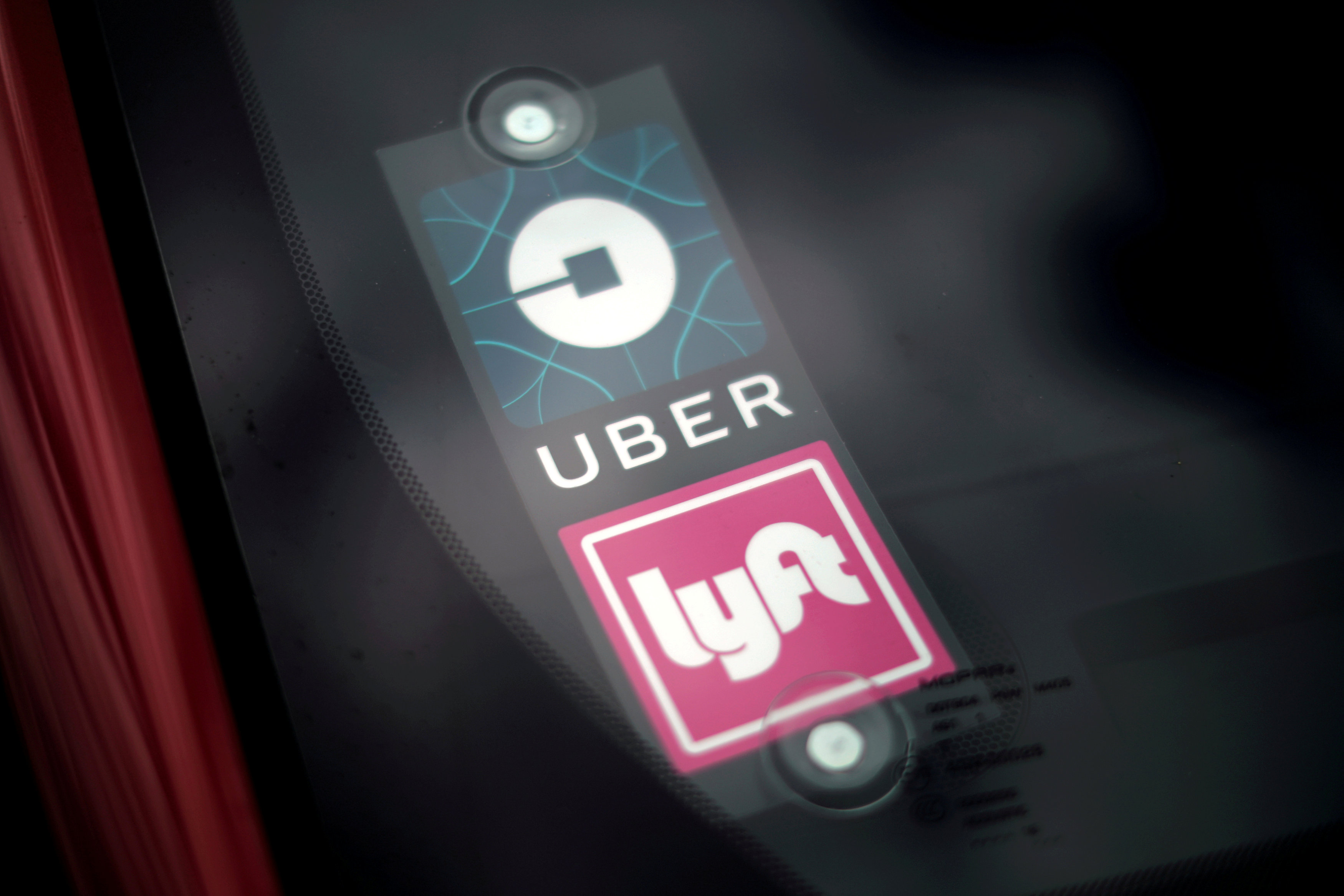 Uber及Lyft在美國波特蘭國際機場推行新接送安排，冀加快司機配對速度及改善機場交通擁擠問題。（路透社圖片）