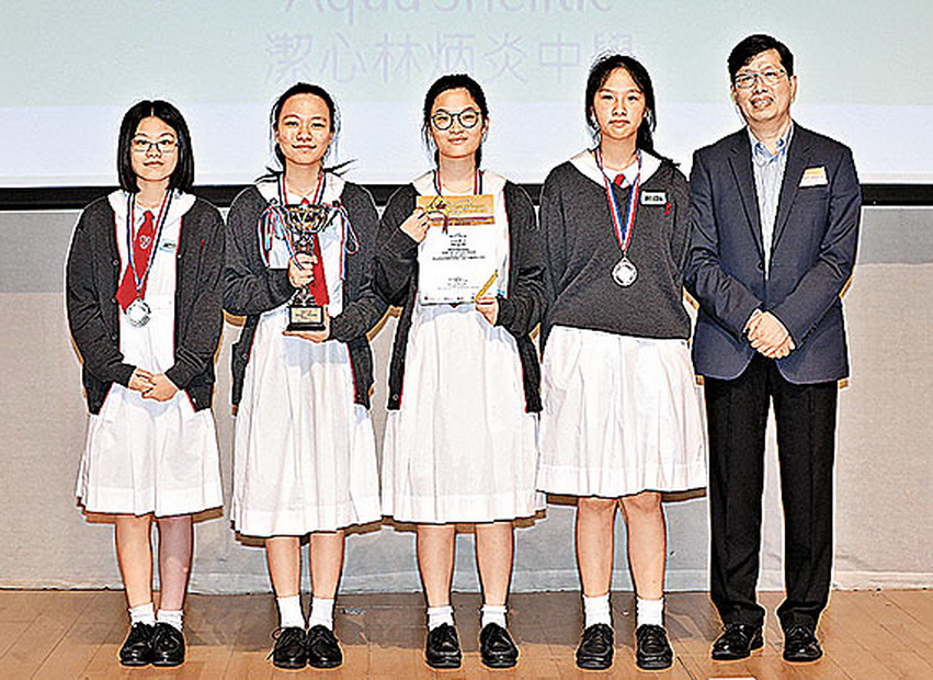 她們早前在「2019香港學生科學比賽」發明品的初中組獲得亞軍。（香港青年協會圖片）