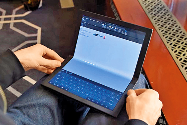 聯想公布了一款「摺Mon」筆記簿型電腦（Foldable Laptop）的原型。（網上圖片）