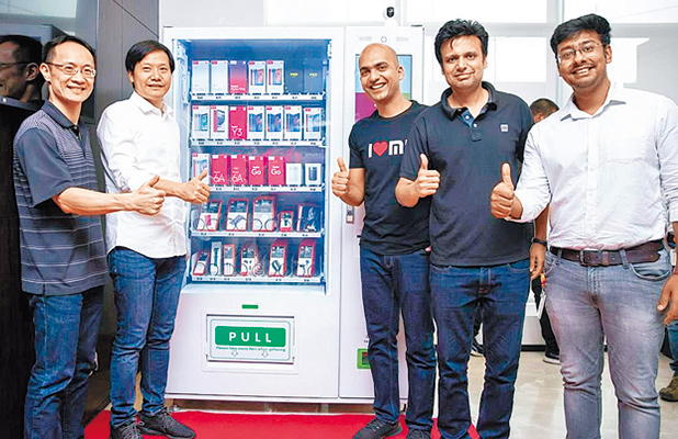 小米宣布，在印度市場推出首創的智能手機自動販賣機，銷售智能手機及配件等。（網絡圖片）