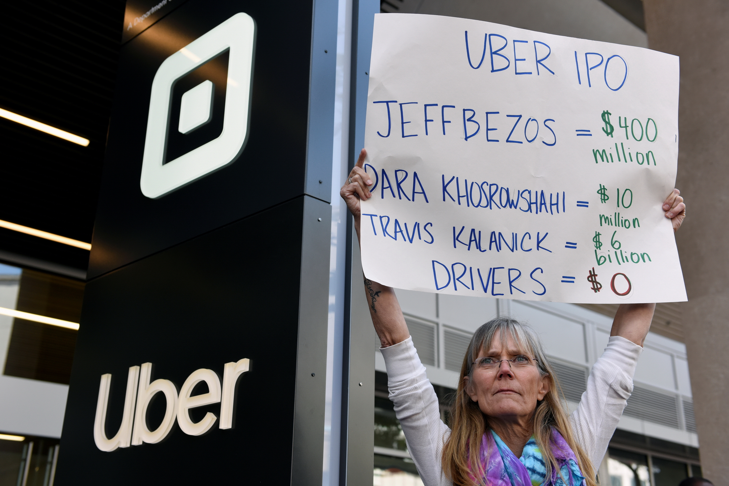 示威者不滿Uber壟斷了市場，Uber可以制定所有的遊戲規則。（路透圖片）