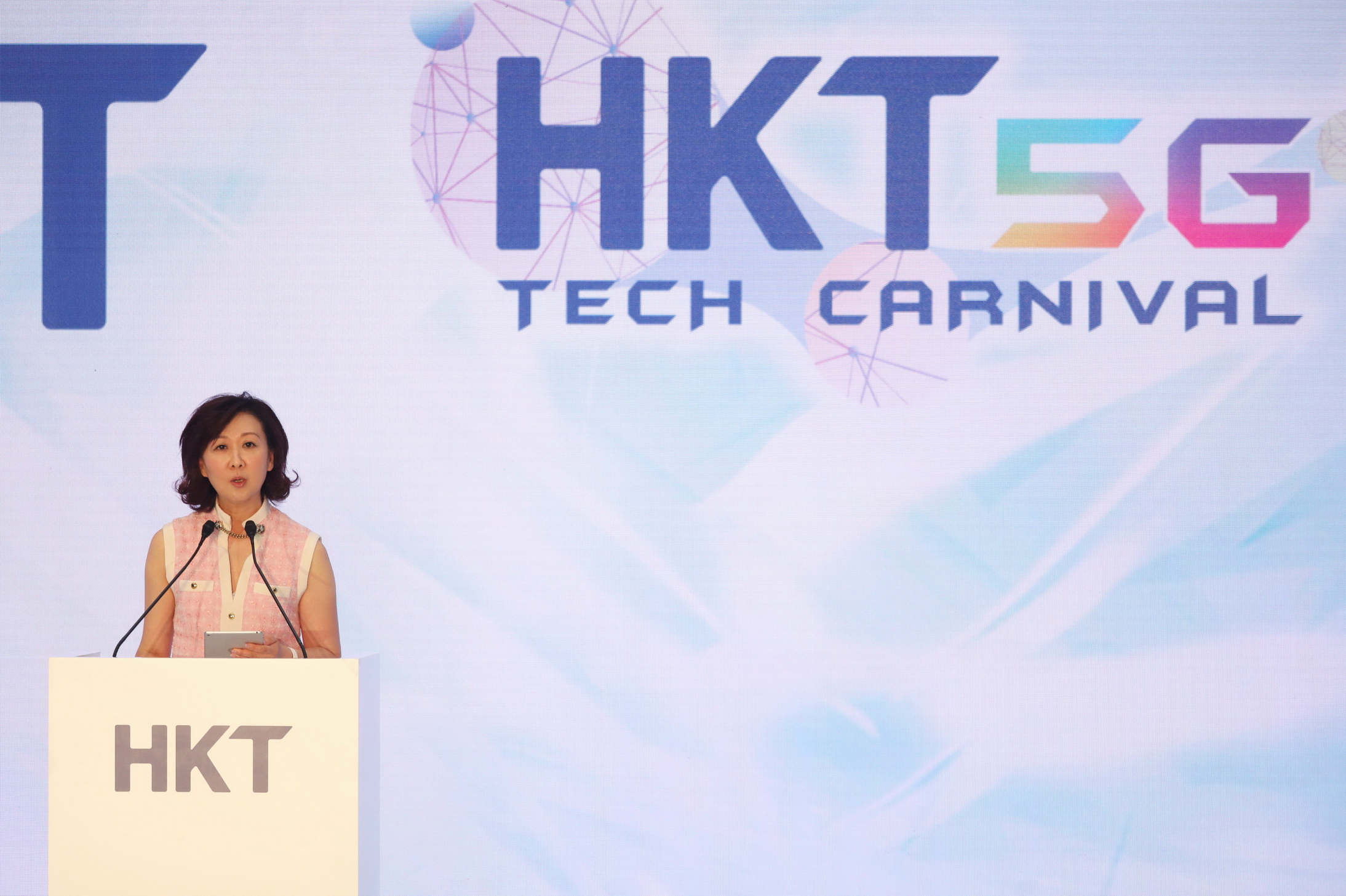 許漢卿稱，香港電訊擁龐大光纖網絡，將與政府積極合作，持續投資5G建設。（何澤攝）