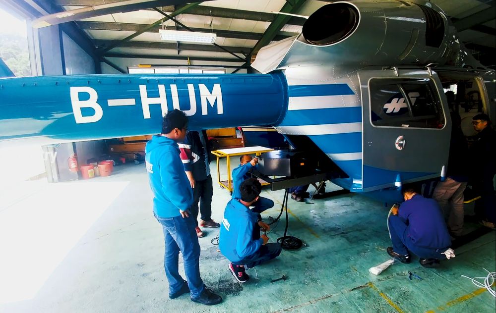 規劃署聘請專業團隊，把備有5個或12個鏡頭的攝影機安裝在直升機上進行航拍。（規劃署網上圖片）