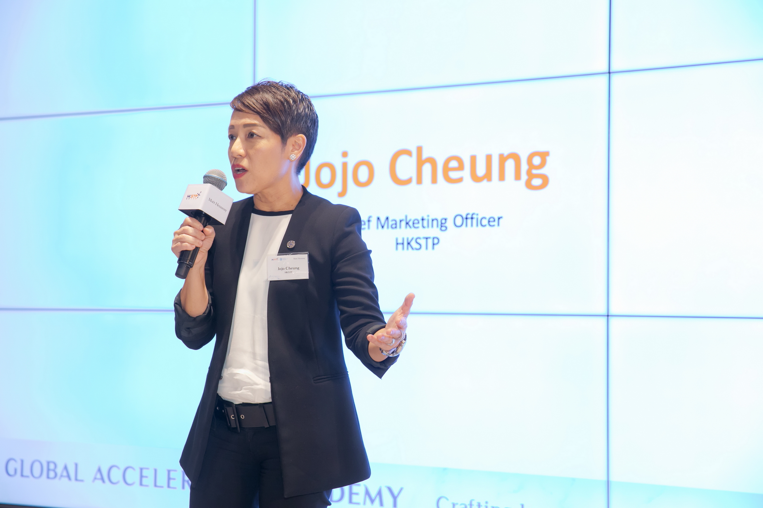 香港科技園公司首席市務總監張明華亦是是次加速器的導師之一，她表示，環球創業飛躍學院將加速器計劃擴展至企業創新，共同創造具商業價值的解決方案。