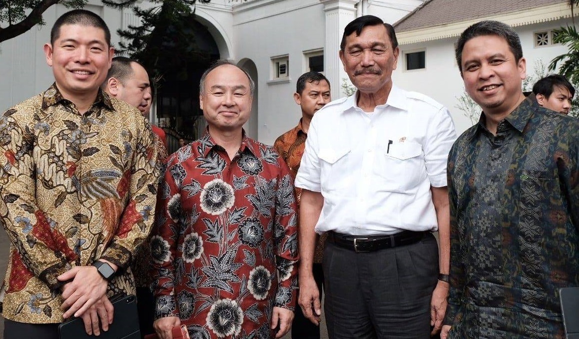 日本軟銀創辦人孫正義（左二）將協助Grab，在印尼雅加達建立第二總部。（Grab網上圖片）