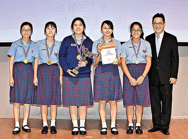 她們早前參加「2019年香港學生科學比賽」，奪得初中組（研究項目）冠軍。（香港青年協會圖片）