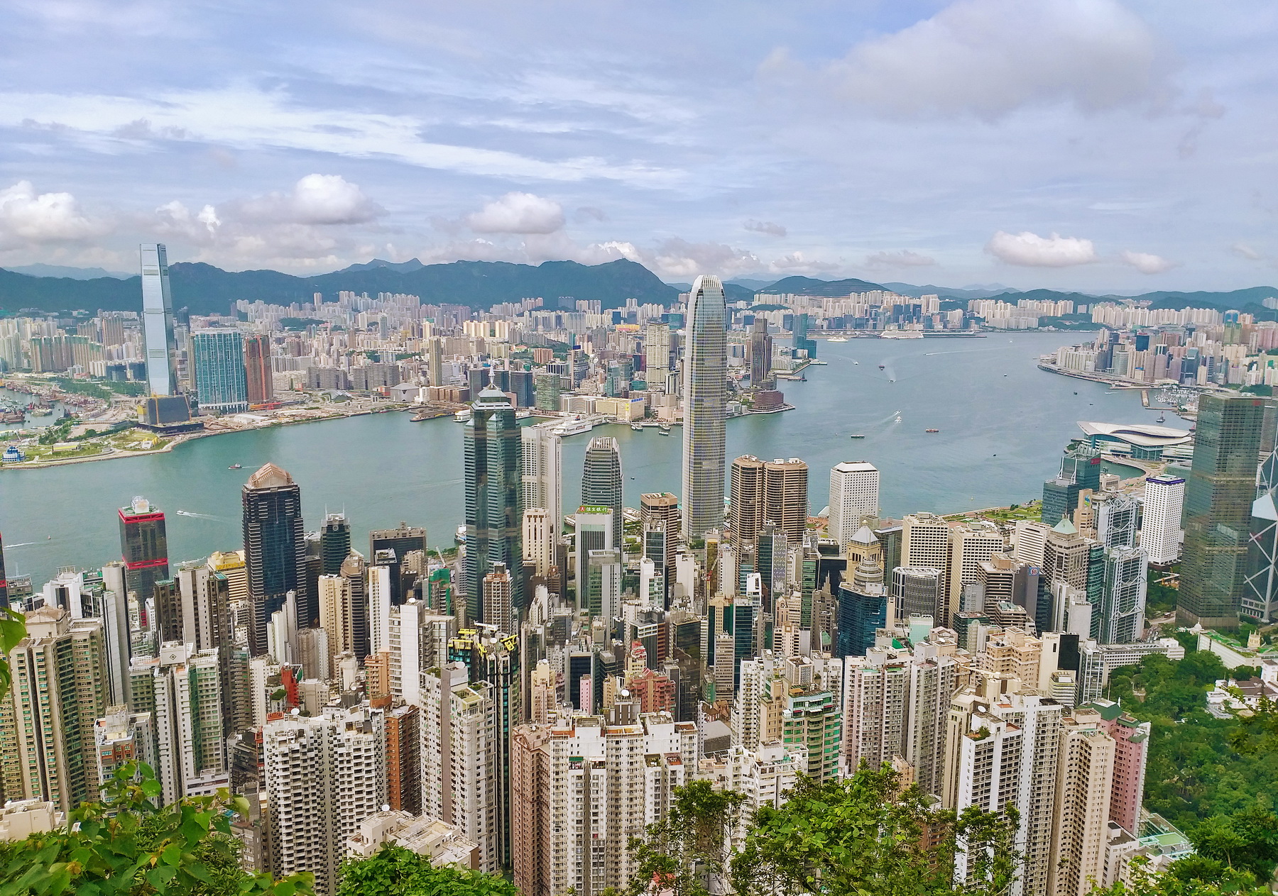 香港樓價高不可攀，即使樓價下跌，大部分港人仍然只能望樓興嘆。（黃勁璋攝）