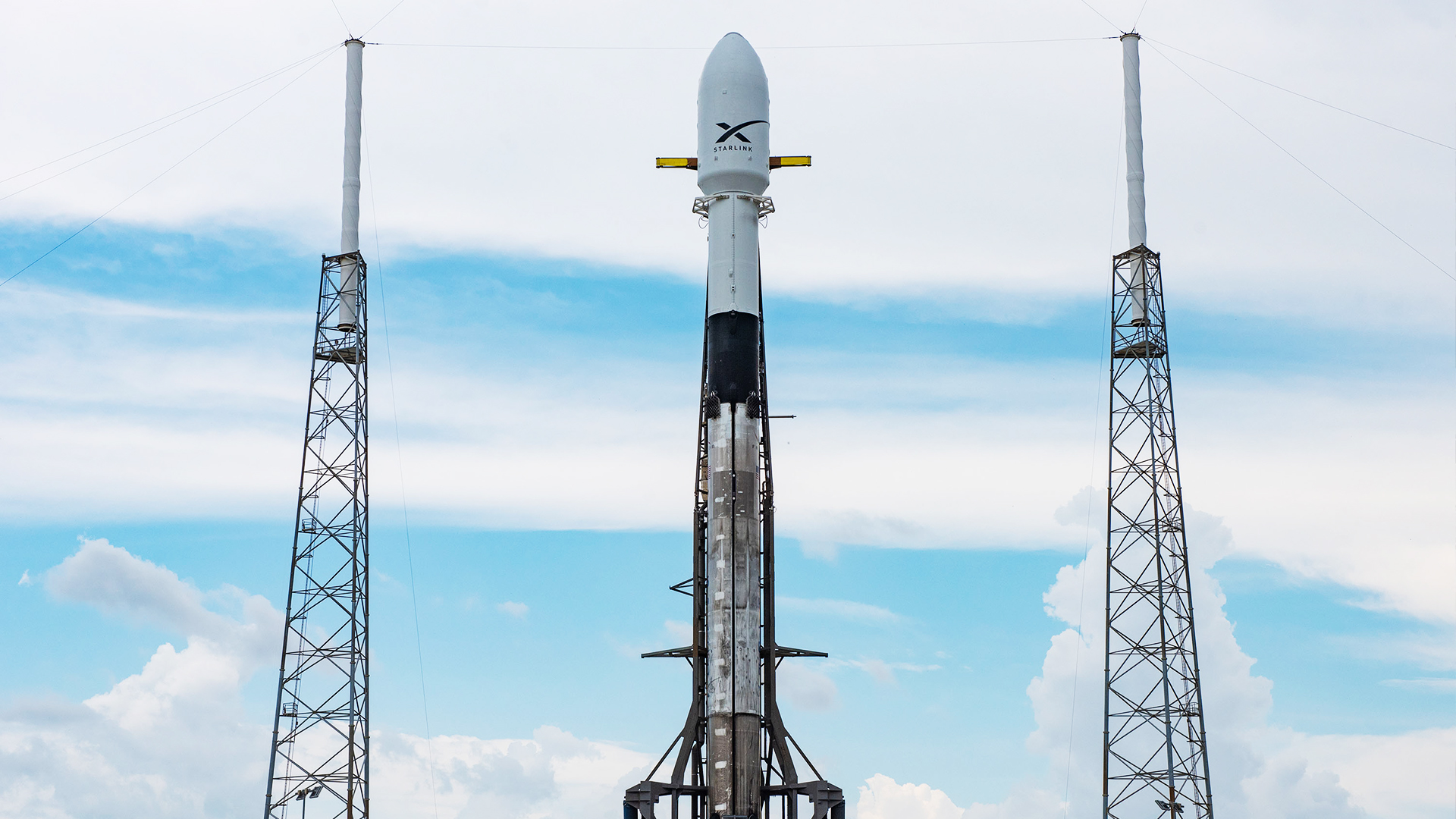 SpaceX透過「獵鷹9號」（Falcon 9）火箭，將首批60個小衞星送到近地軌道。（Starlink圖片）