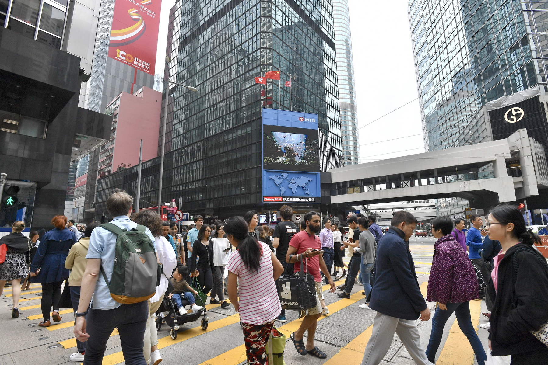 香港人才管理協調查顯示，受訪機構預測明年平均加薪幅度介乎3.5%至3.6%。（中通社資料圖片）