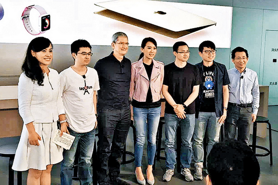 朱嘉盈（中）代表香港開發者在北京參加蘋果公司閉門會議，與蘋果行政總裁庫克（左三）分享DayDayCook App的開發初衷。