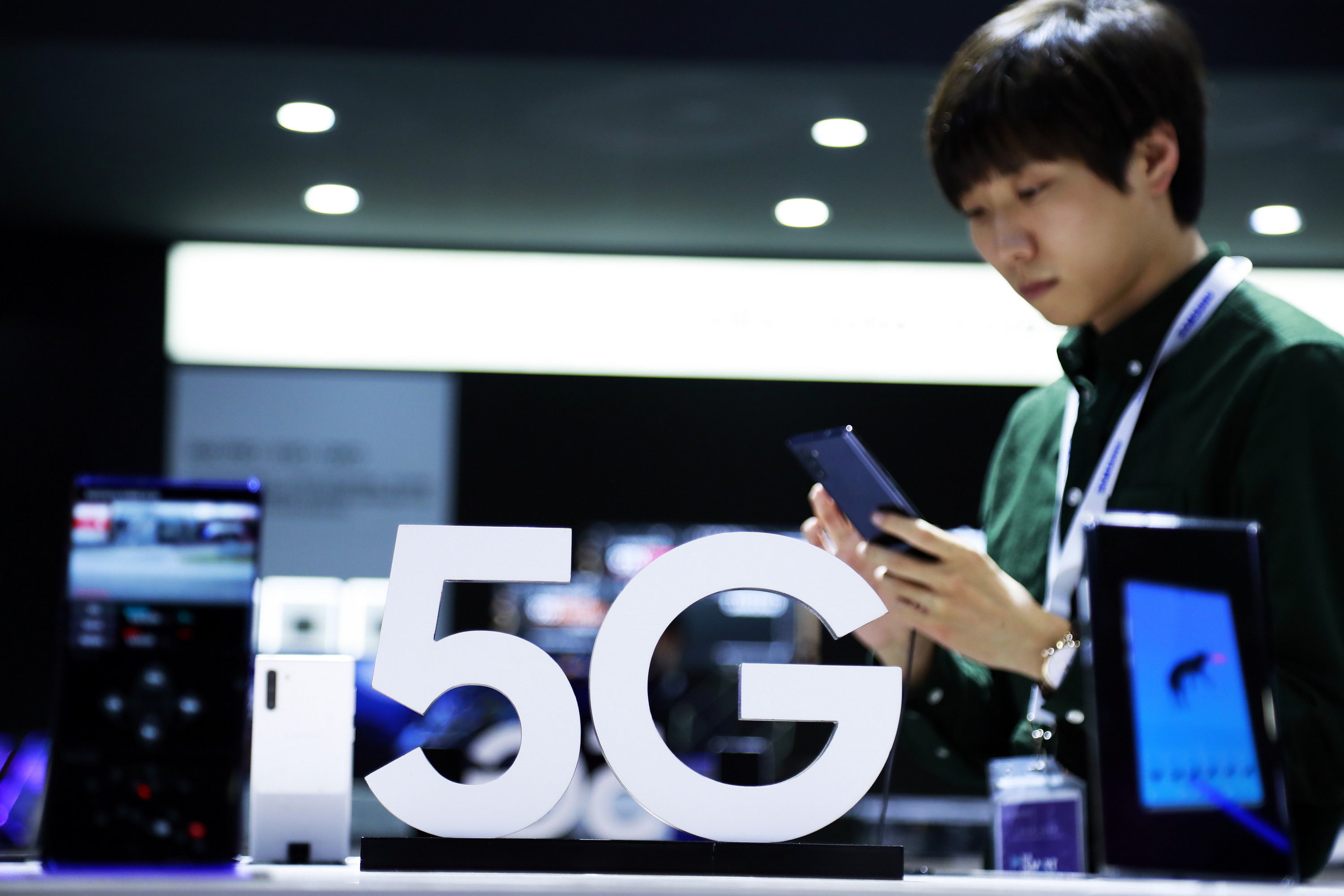 香港明年推出5G服務，各大手機供應商將推出新5G手機應市。（中新社資料圖片）