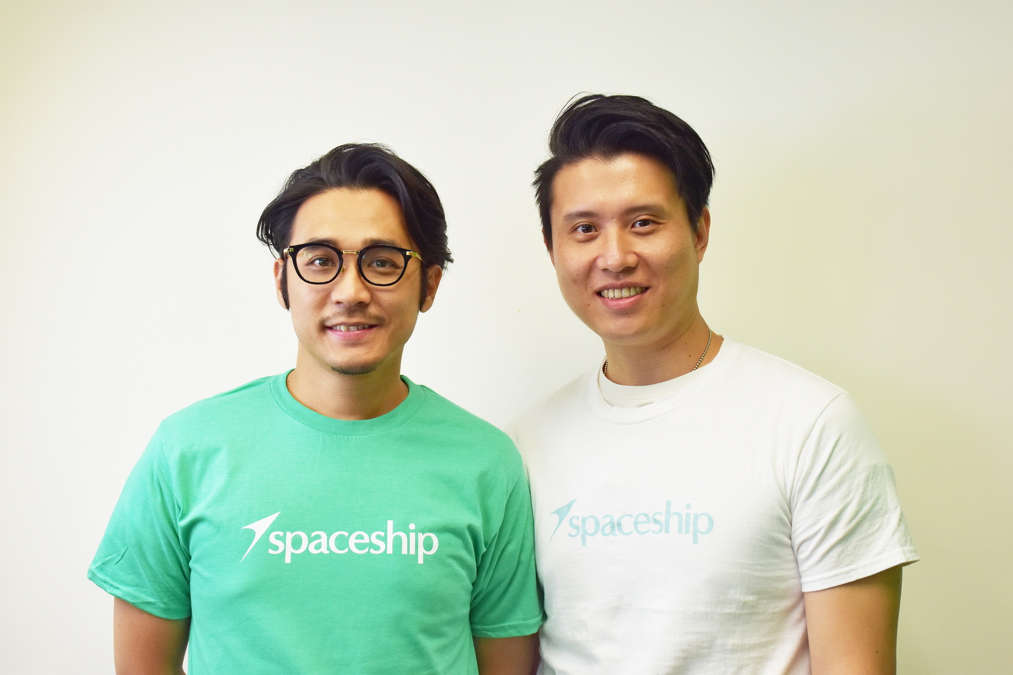 林煥枝（右）表示，Spaceship於8月中推出，報價次數超過6萬；旁為黃錦熙。（朱美俞攝）