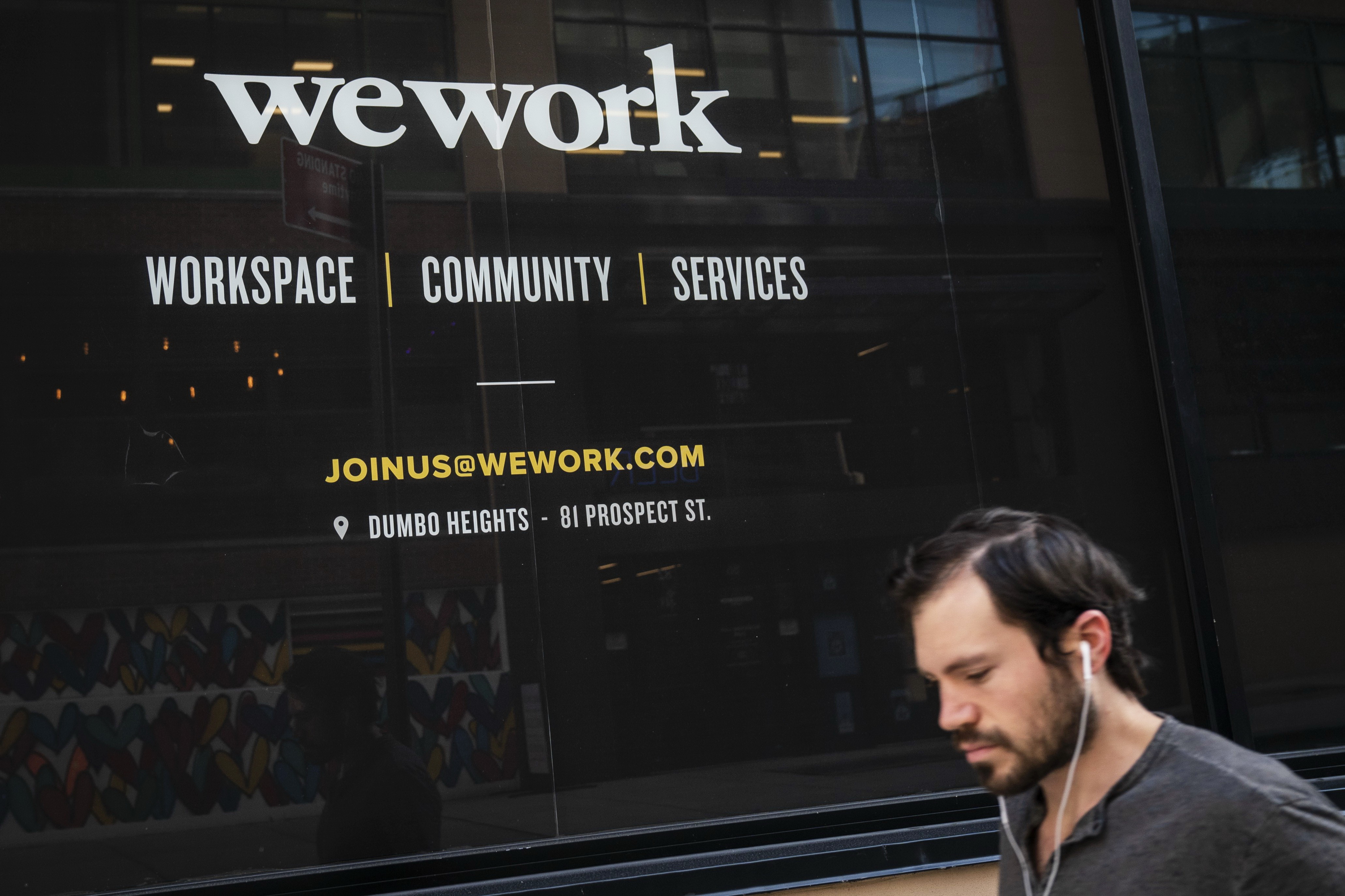 共享工作間WeWork估值由高達470億美元，暴挫至不足50億美元，跌幅近九成。（法新社資料圖片）
