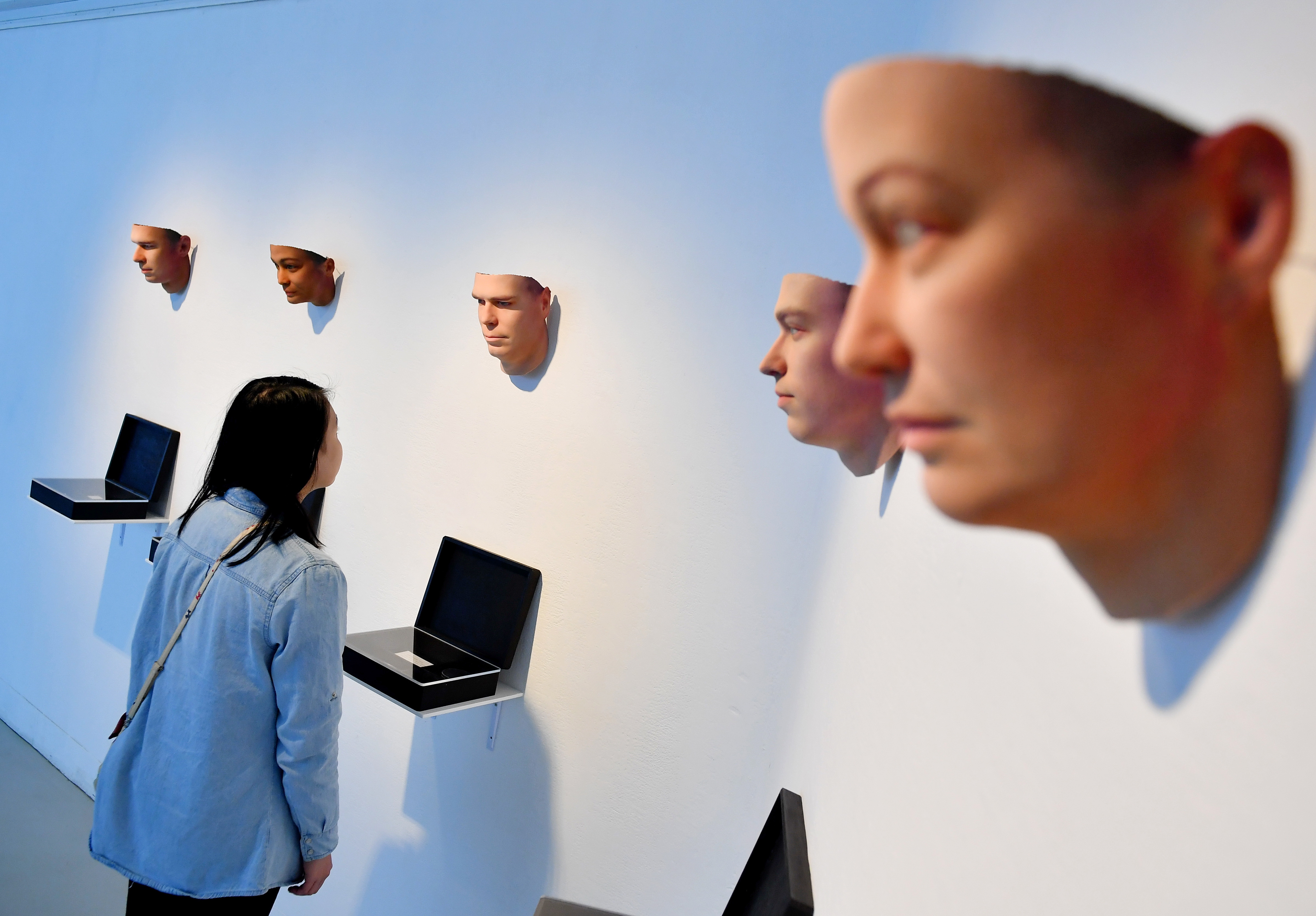 由亞洲國家研發的系統算法，在識別白人與亞洲人臉時的失誤率相若。（政府新聞處圖片）