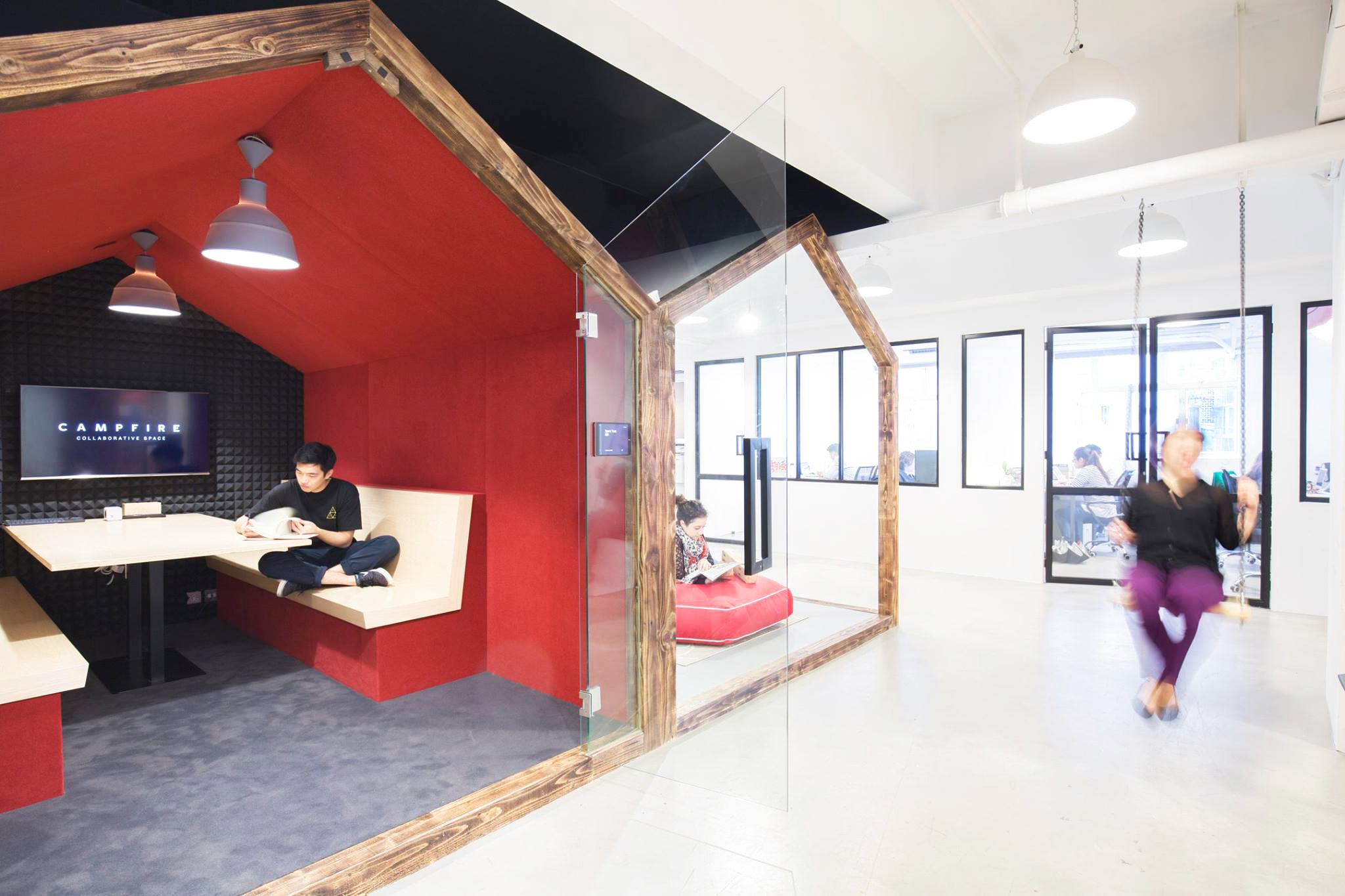 除提供共享傳統空間外，Booqed還設有咖啡室、會議室、活動場地等租用服務。（Booqed網上圖片）