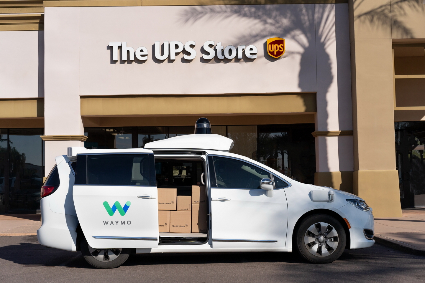UPS將使用Waymo的自駕迷你貨車，在美國鳳凰城地區測試送貨情況。（UPS圖片）