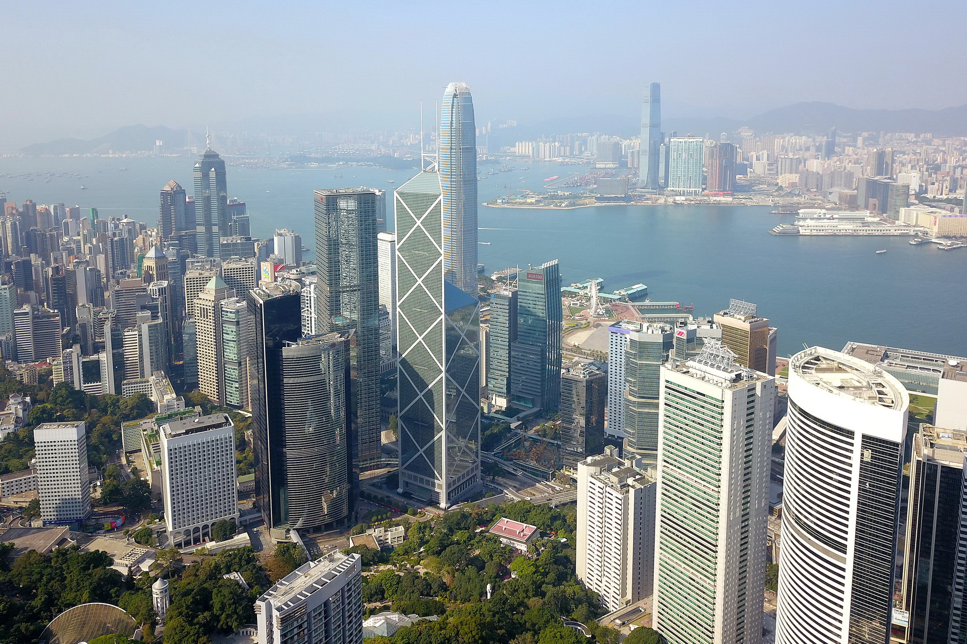 香港金融業在國際上享負盛名，若能提升香港在財經翻譯方面的效率和質素，亦可助鞏固其國際金融中心地位。（黃勁璋攝）