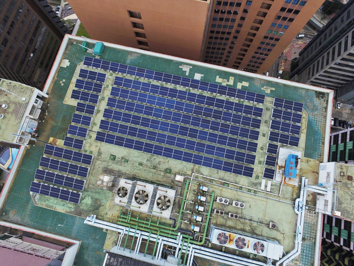 NEFIN在沙田利豐中心天台鋪設了336塊太陽能板。（受訪者提供圖片）