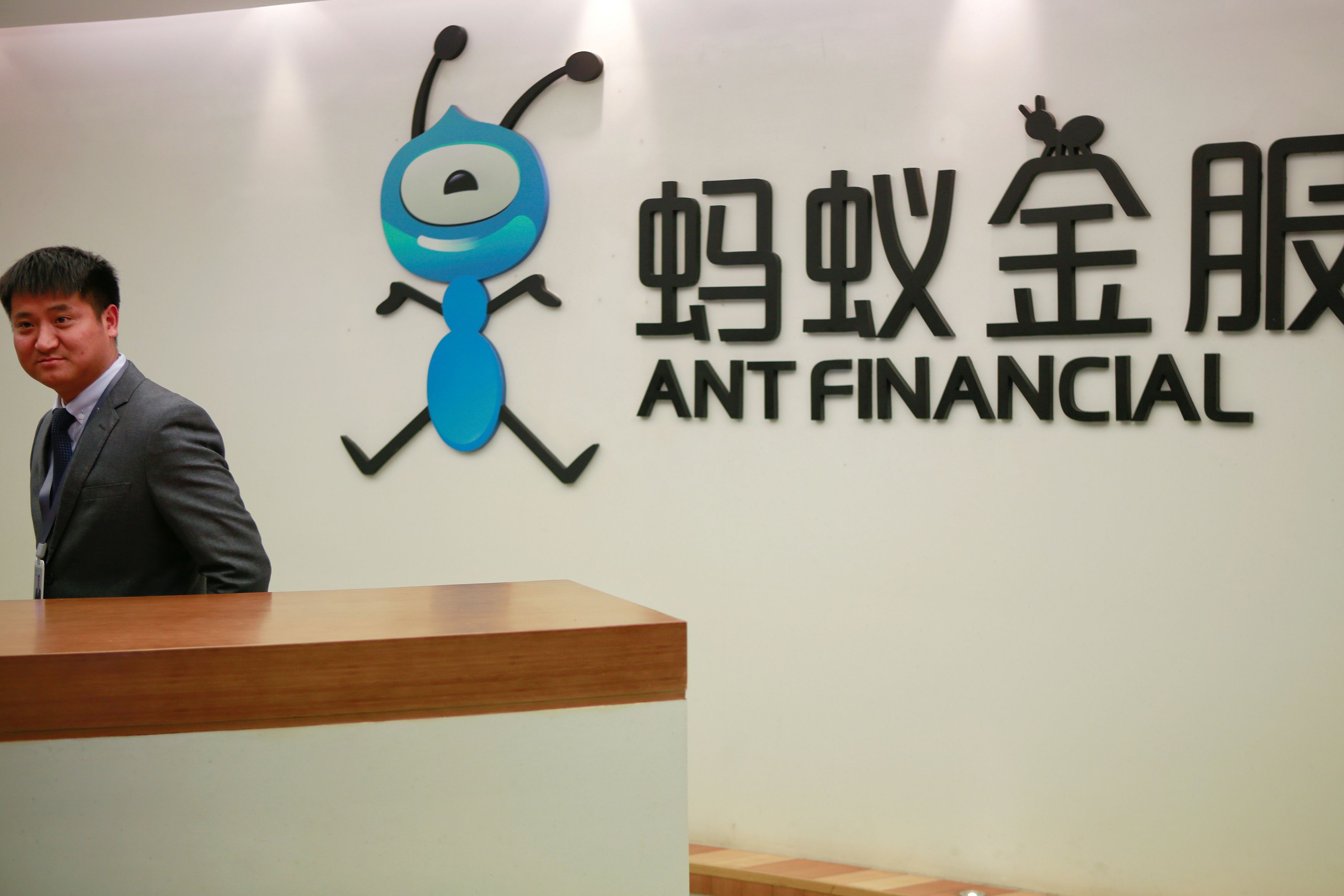 阿里巴巴旗下的螞蟻金服，據報亦有向新加坡金管局申請數碼銀行牌照。（路透資料圖片）