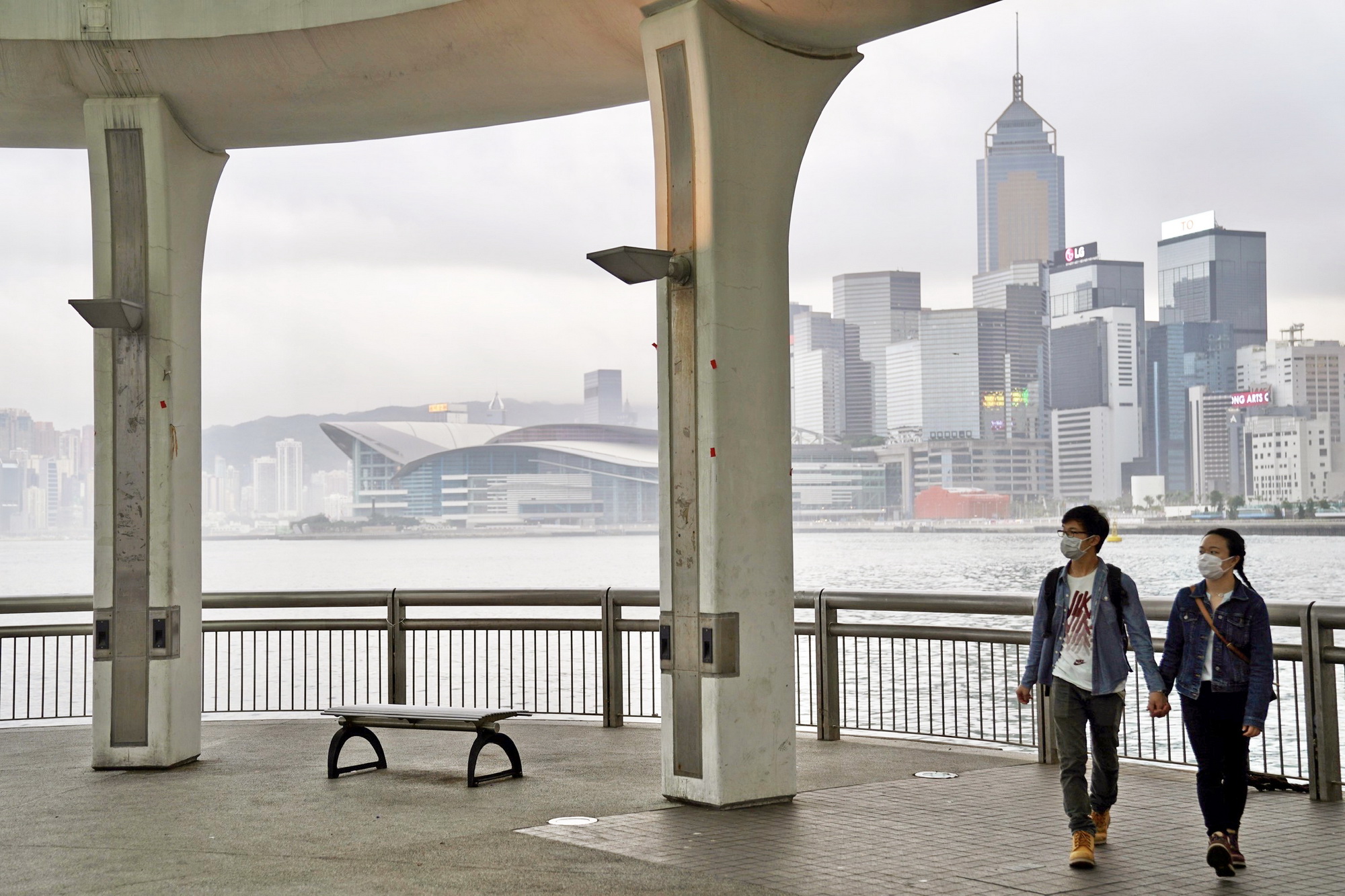 香港各行各業深受新冠肺炎疫情打擊，中小企更首當其衝。（新華社資料圖片）
