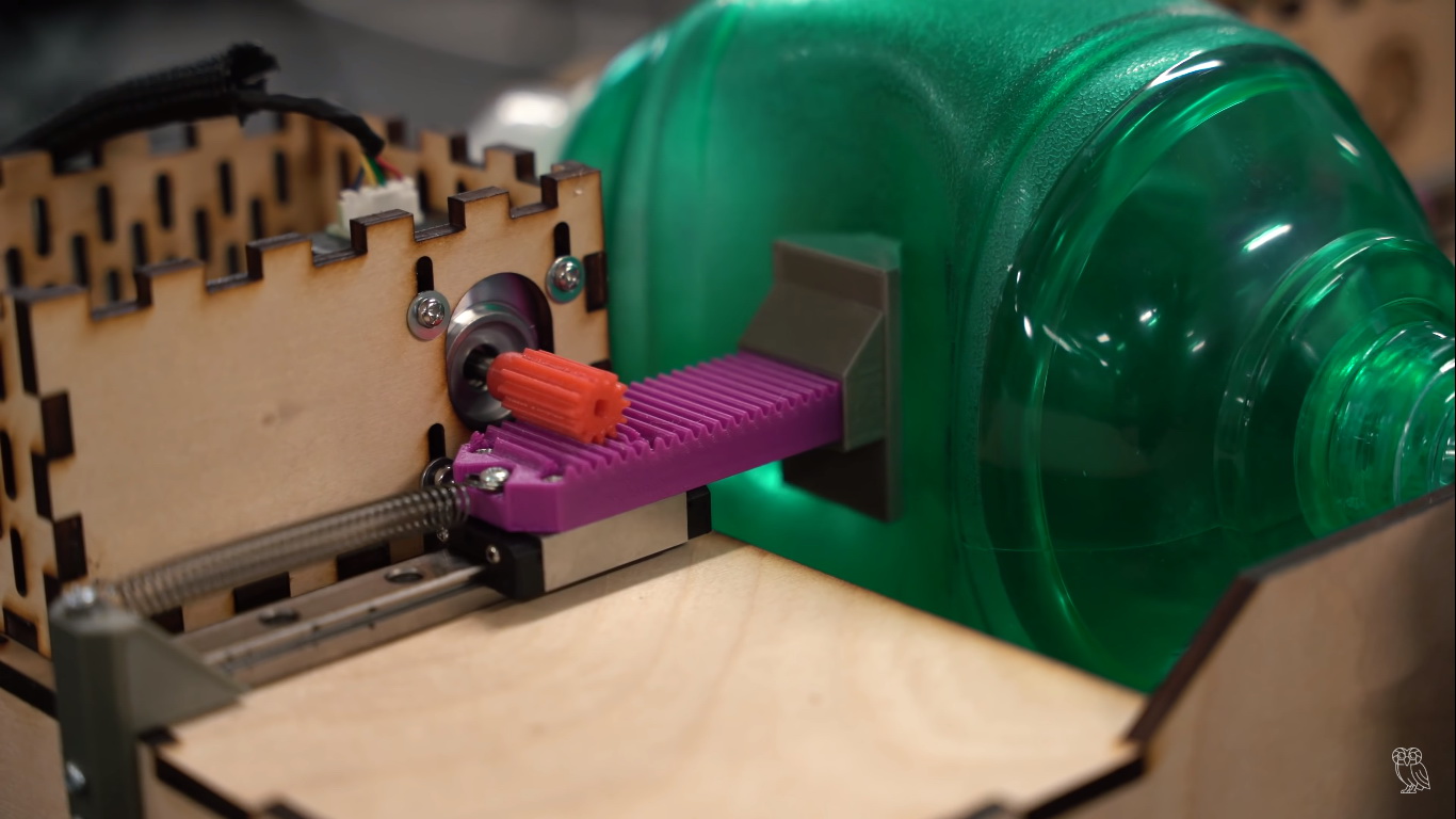 萊斯大學的呼吸氣囊自動擠壓裝置， 由3D打印及激光切割的零件組成。（萊斯大學圖片）