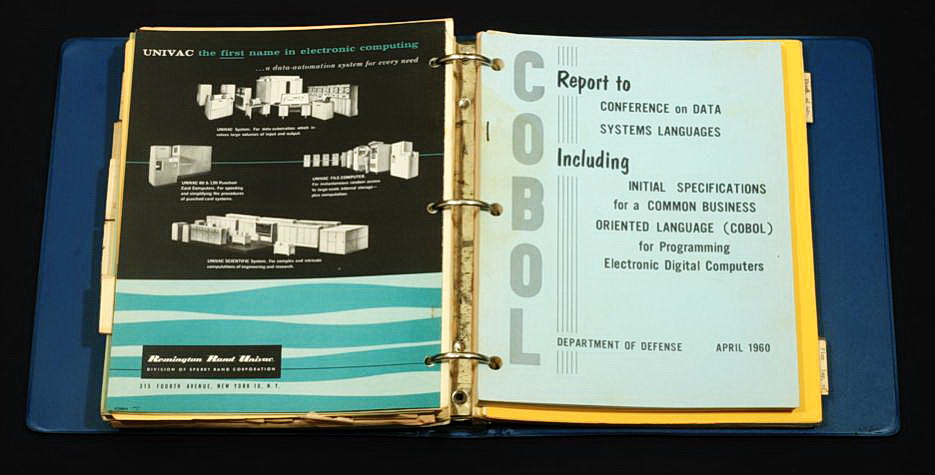 COBOL早於1959年面世，為全球最早的高階程式語言，比微軟視窗系統更早誕生。（網上圖片）