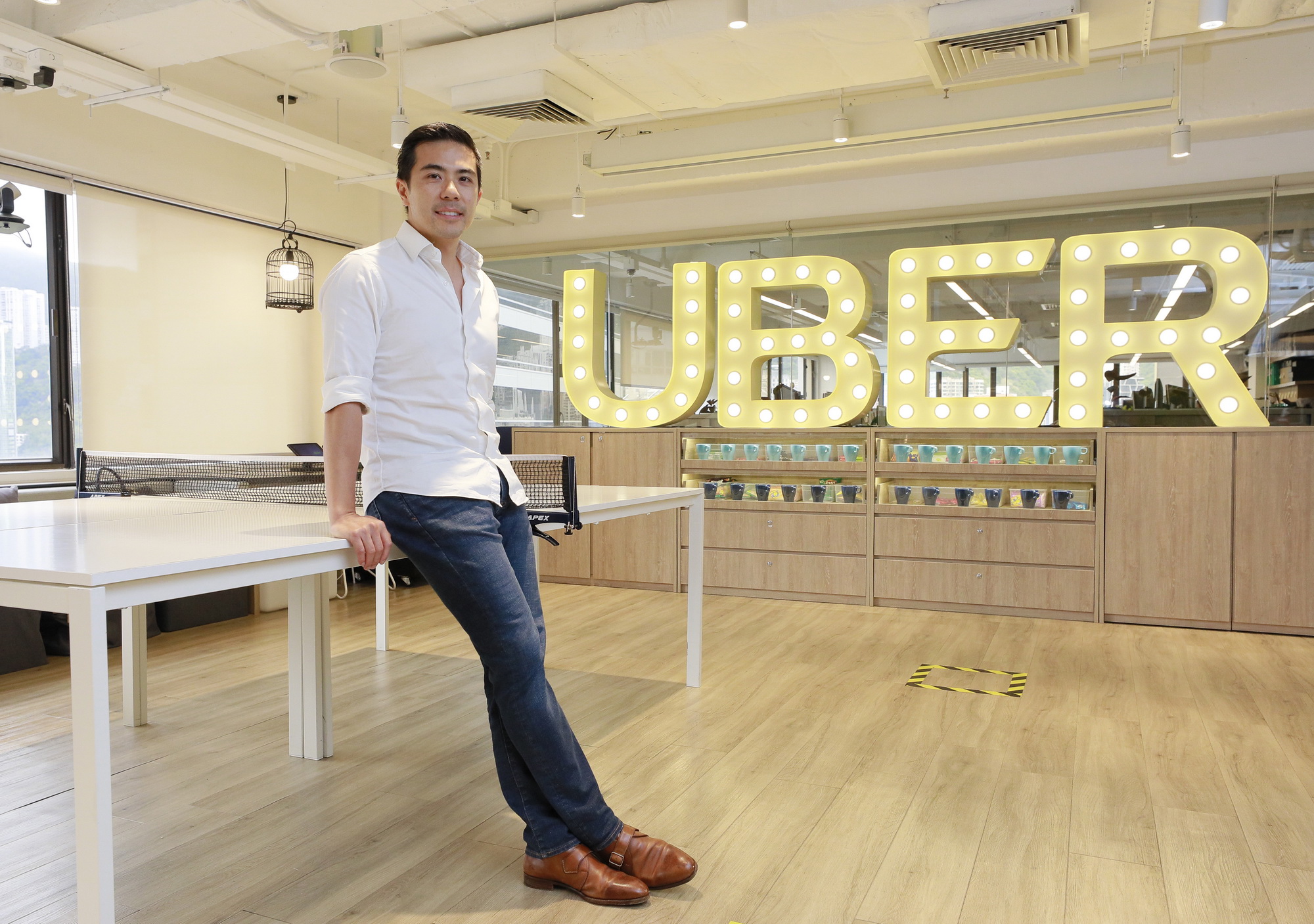 Uber香港區總經理鍾志霆表示，希望把更多創新科技及應用引進香港，但因缺乏法規肯定導致舉步難艱。（黃勁璋攝）