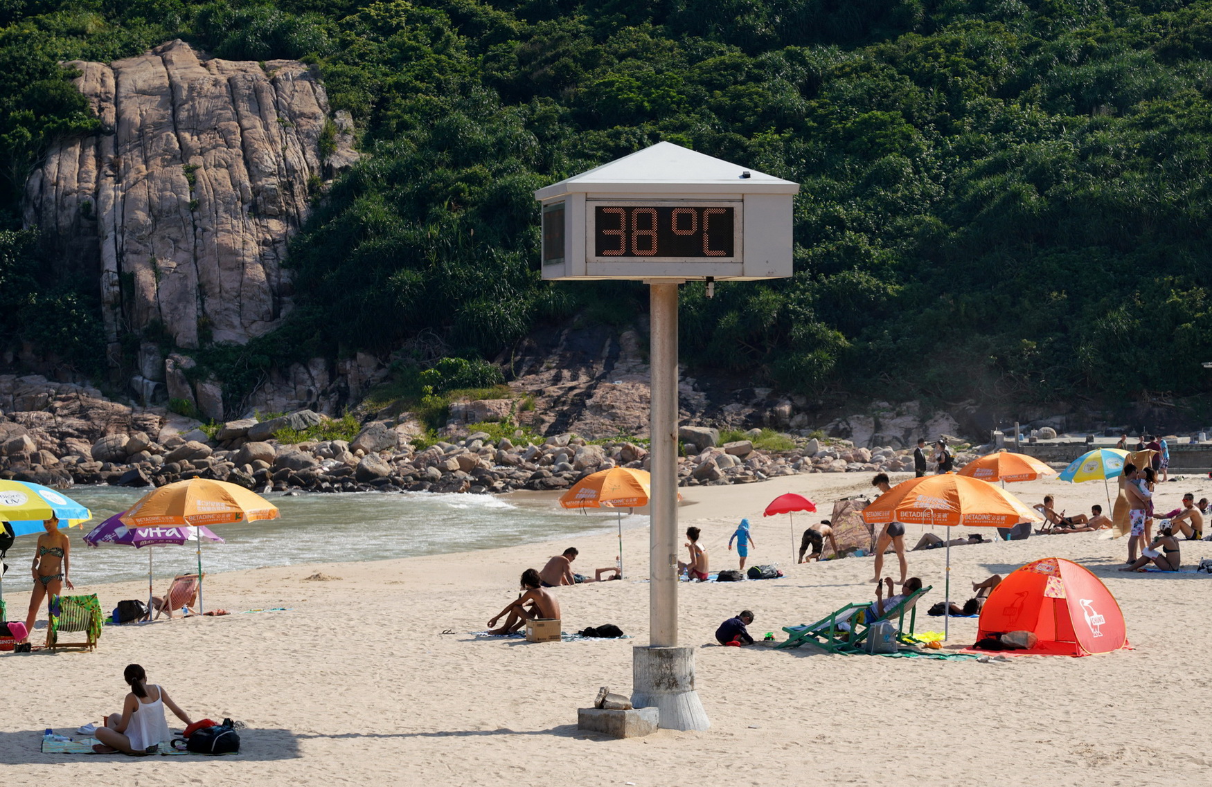 剛過去的5月，香港平均氣溫攝氏27.7度，比正常值高出1.8度。（中通社資料圖片）
