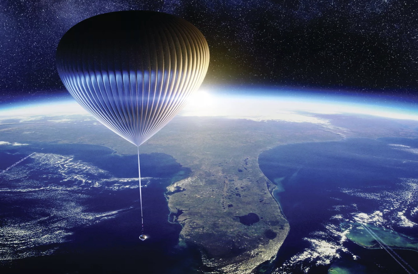 置身在球形白色太空艙的遊客（下方），將送到約30.48公里的高空。（Space Perspective圖片）