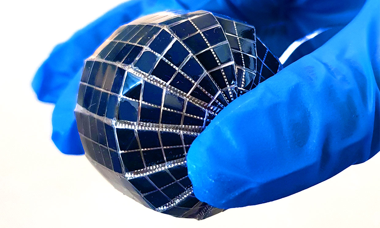 外形恍如「的士高」（Disco）玻璃球，聲稱發電量比一般太陽能板高101%。（IEEE網上圖片）