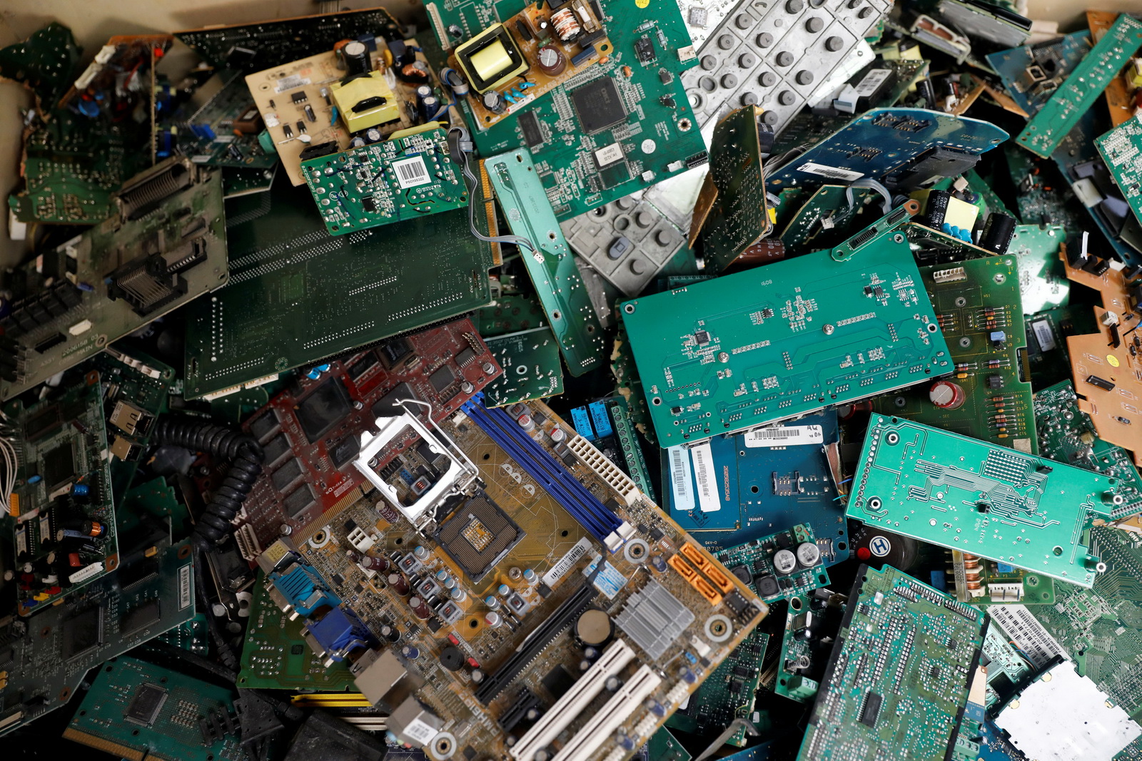 電子設備更新換代速度日趨加快，製造大量電子垃圾。（路透資料圖片）
