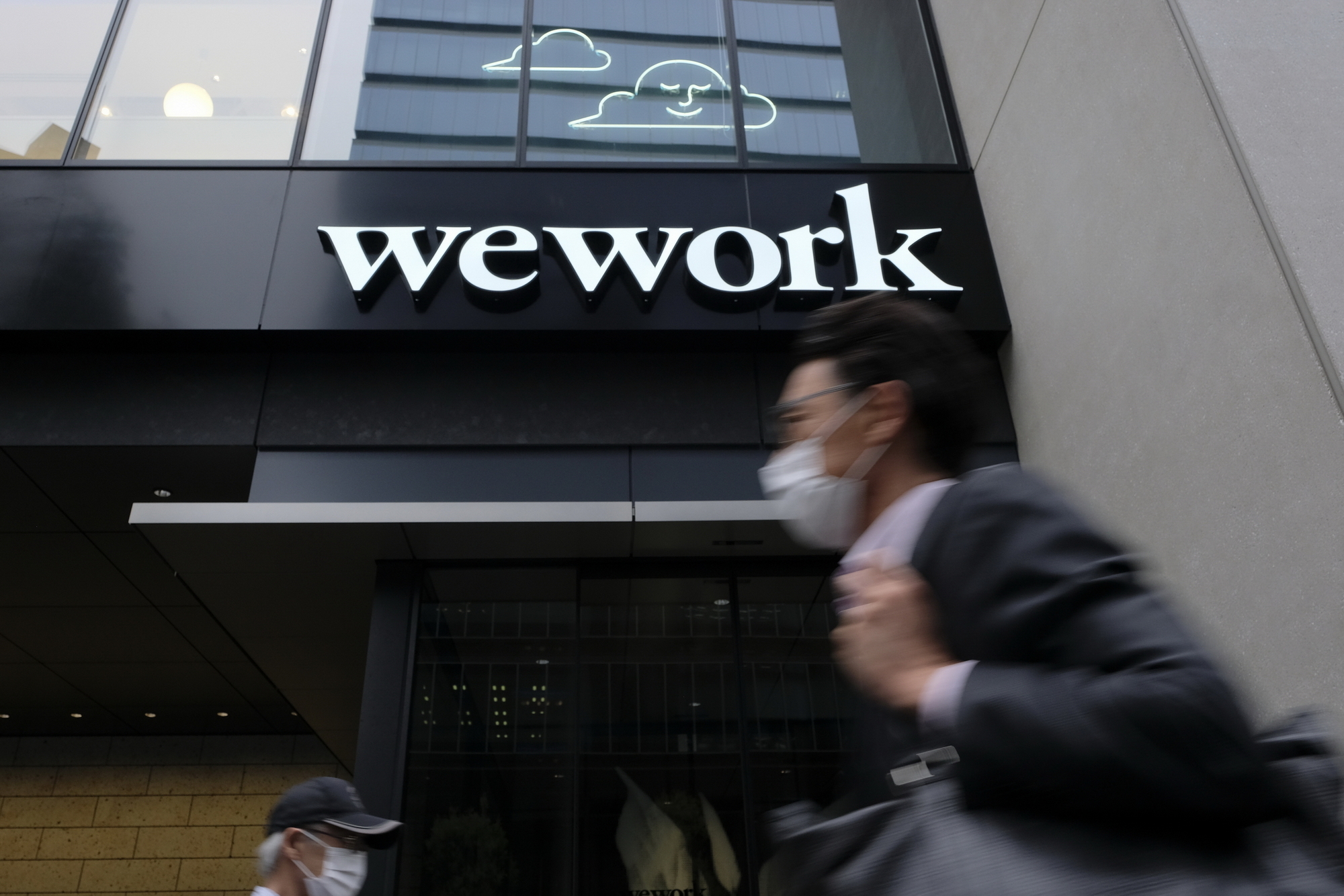 截至今年3月底，軟銀將WeWork的估值，調低至只有29億美元。（法新社資料圖片）