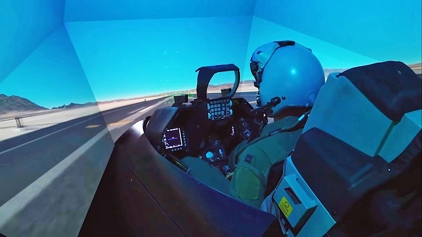 活動將以AI駕駛F-16戰機模擬器，勝出團隊將在最後一天與一名美國空軍機師對戰。（DARPA影片擷圖）