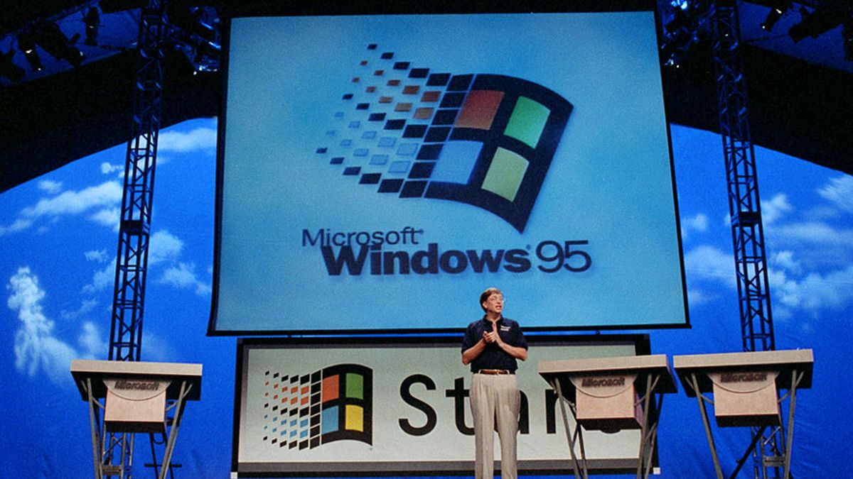 微軟創辦人蓋茨二十五年前向世人推介Win95作業系統。（網上圖片）