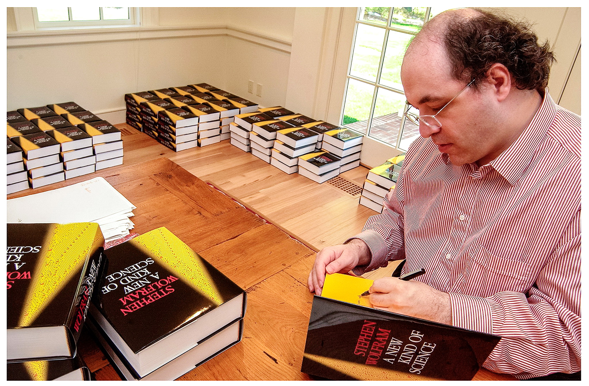 Stephen Wolfram在2002年撰寫了一本《一種新科學》（A New Kind of Science）的書，備受同行爭議。（Twitter網上圖片）