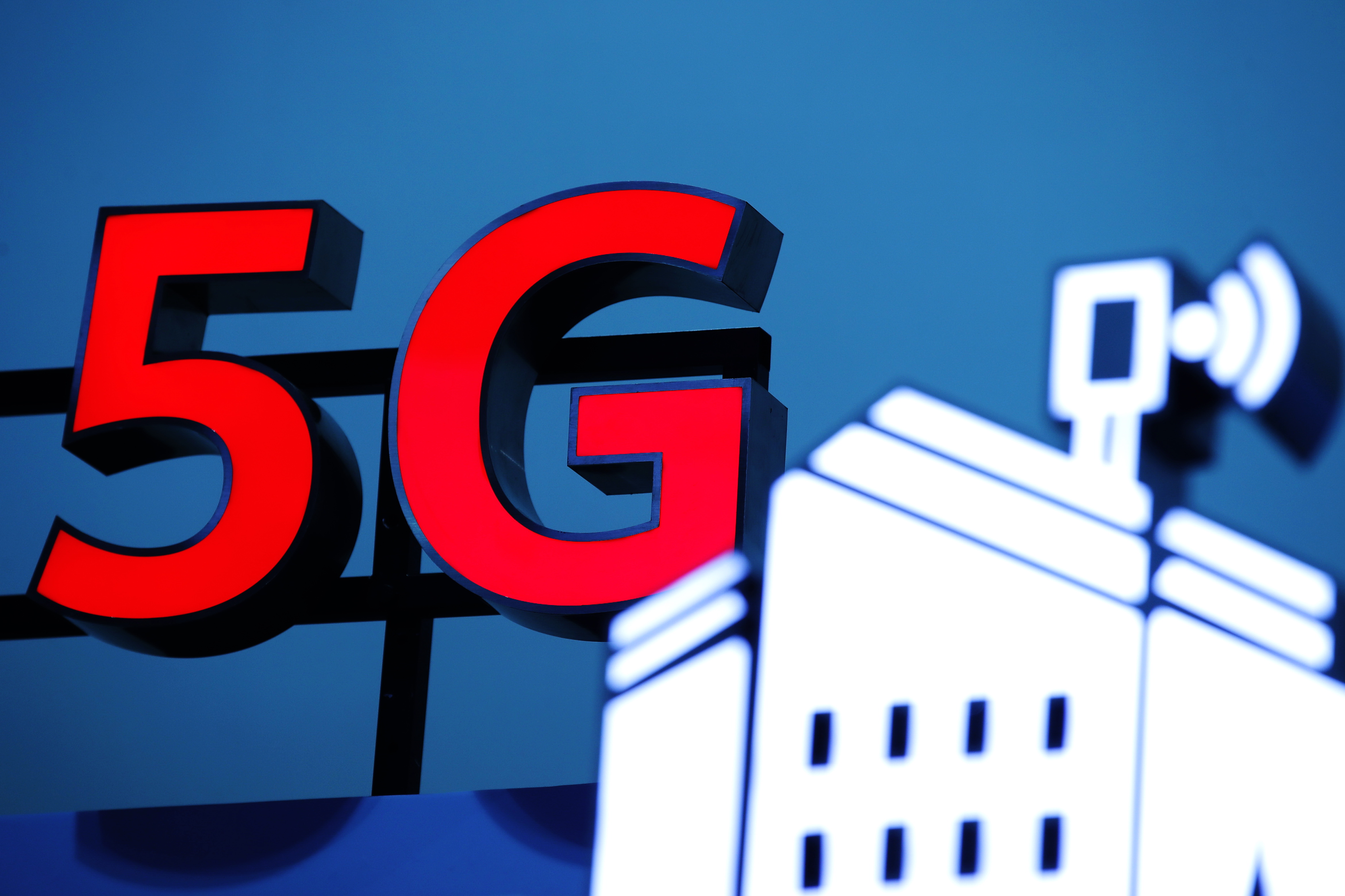 5G網絡具有速率極高、容量超大、極低時延的三大特徵。（法新社資料圖片）