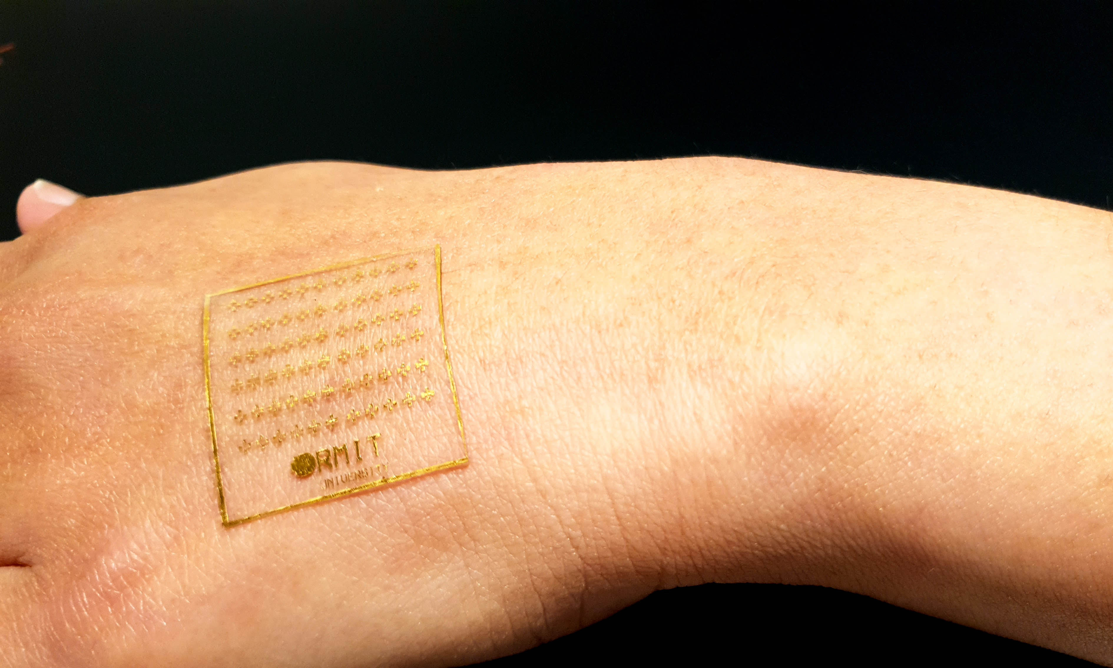 RMIT最近研發一種人造電子皮膚，能感受壓力、冷熱及疼痛。（RMIT網上圖片）